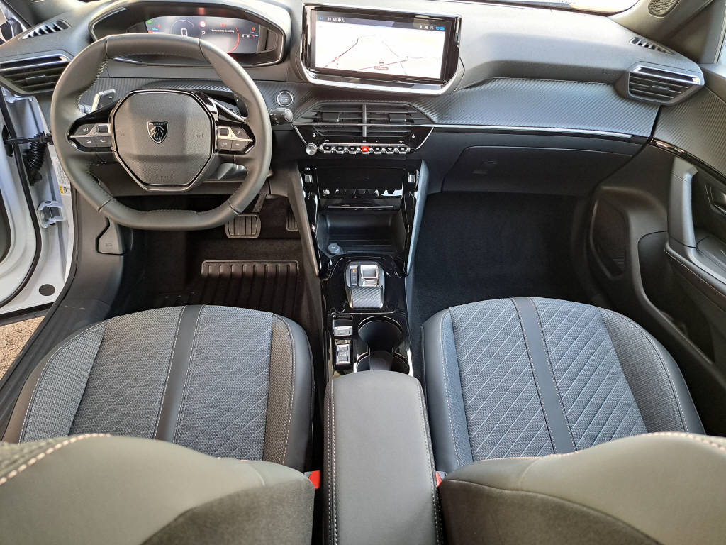 PEUGEOT 2008 1.2 Hybrid 145cv Allure-image-10