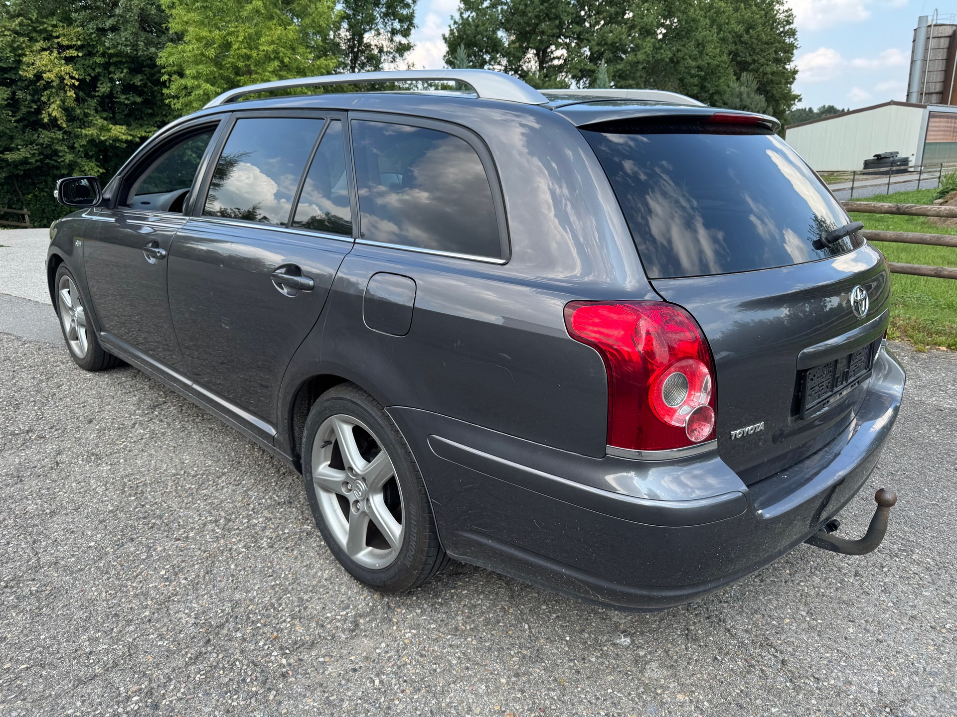 TOYOTA Avensis 2.2D-4 D CleanPower Linea Sol Sportswagon-image-2