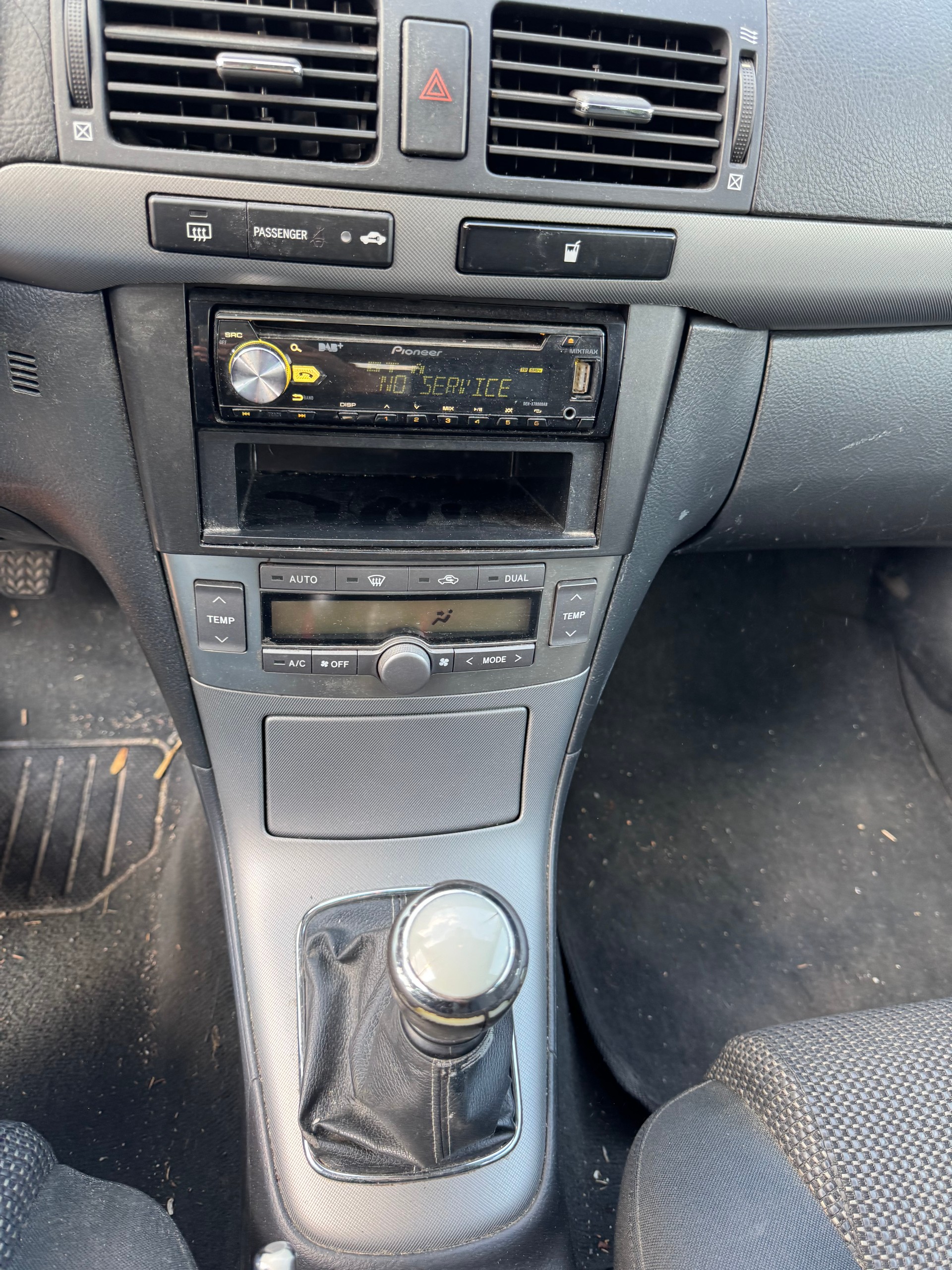TOYOTA Avensis 2.2D-4 D CleanPower Linea Sol Sportswagon-image-8