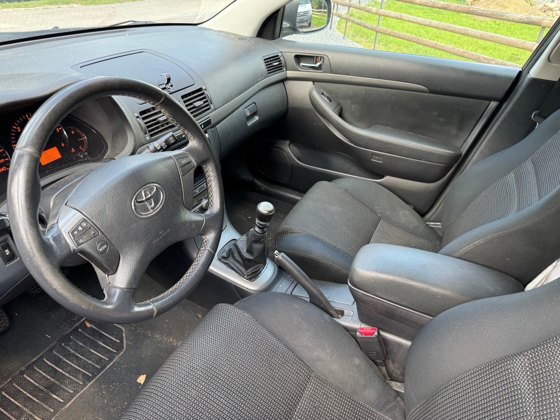 TOYOTA Avensis 2.2D-4 D CleanPower Linea Sol Sportswagon-image-6