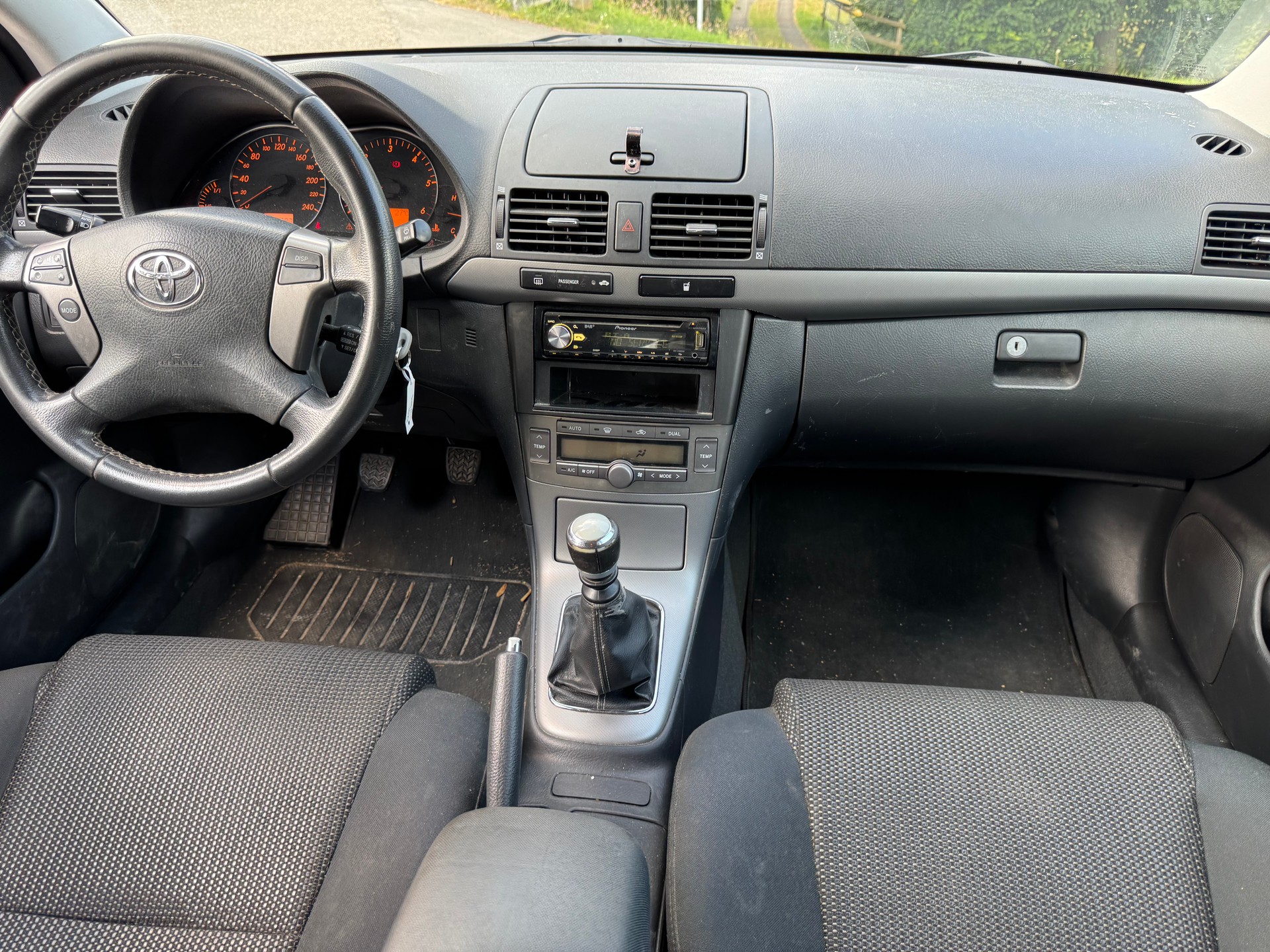 TOYOTA Avensis 2.2D-4 D CleanPower Linea Sol Sportswagon-image-4