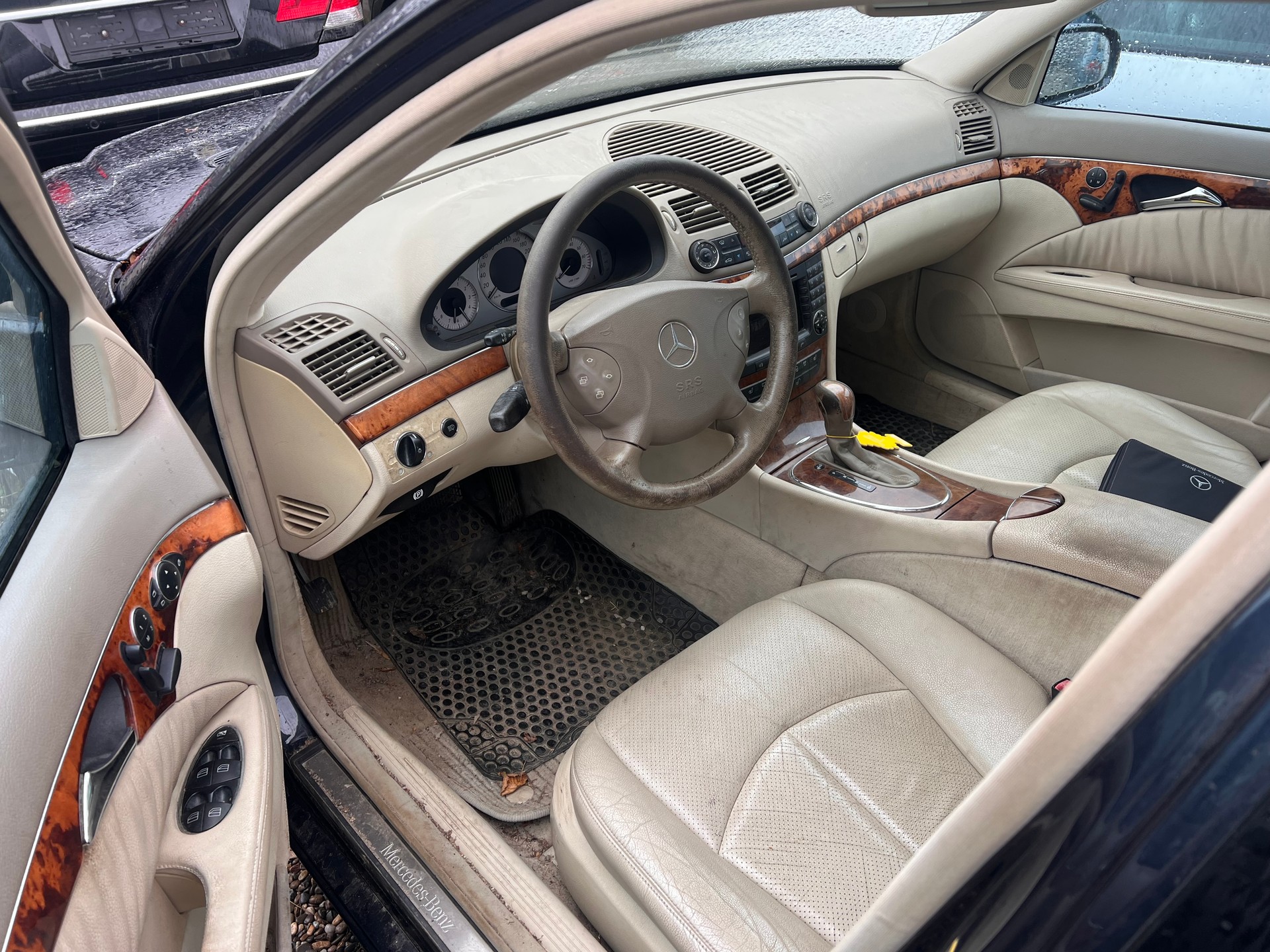 MERCEDES-BENZ E 320 Avantgarde 4Matic Automatic-image-7