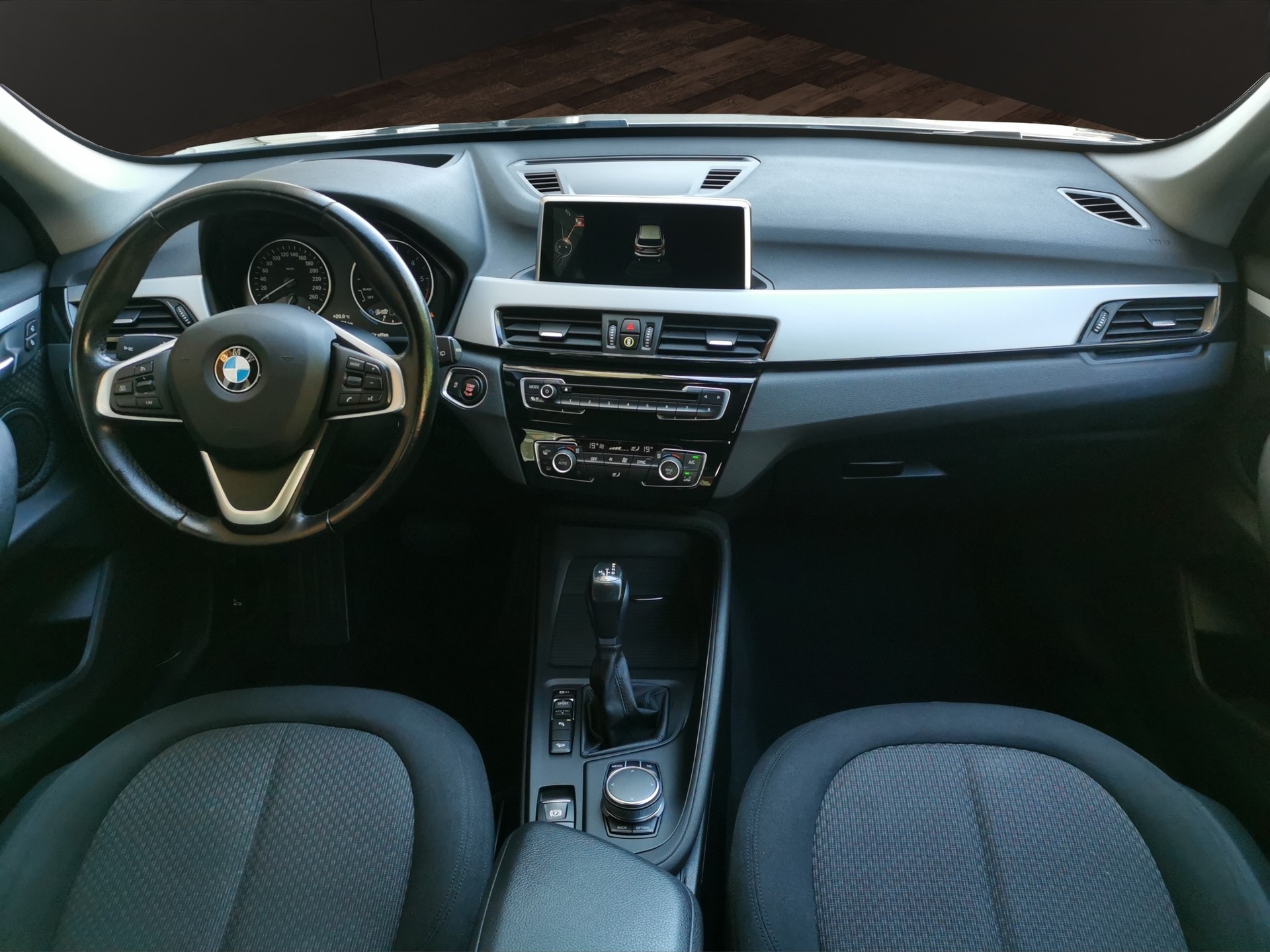 BMW X1 xDrive 18d Steptronic-image-12