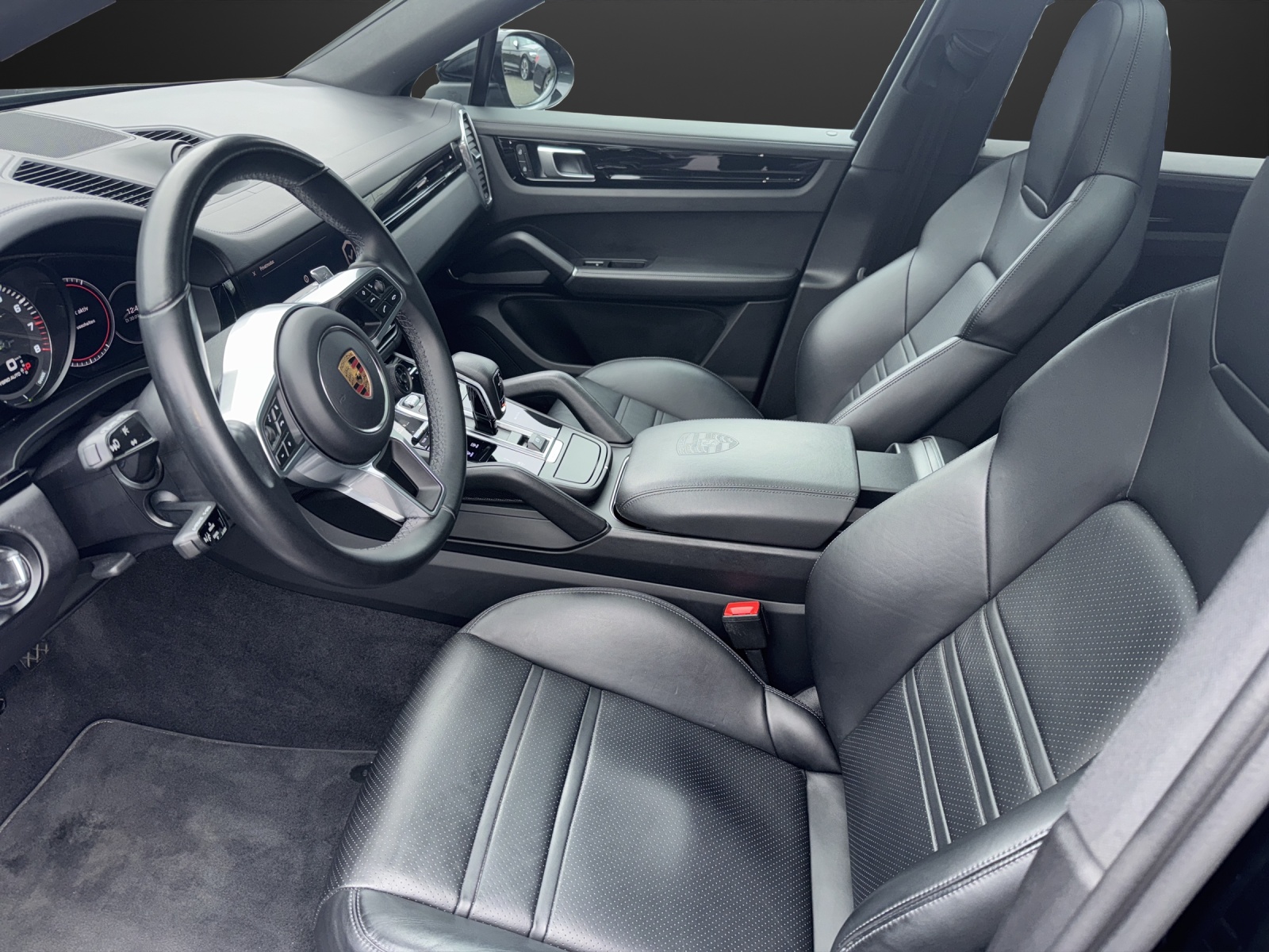 PORSCHE Cayenne Coupé E-Hybrid-image-7