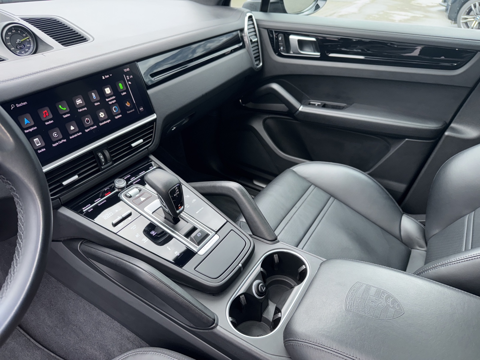 PORSCHE Cayenne Coupé E-Hybrid-image-18
