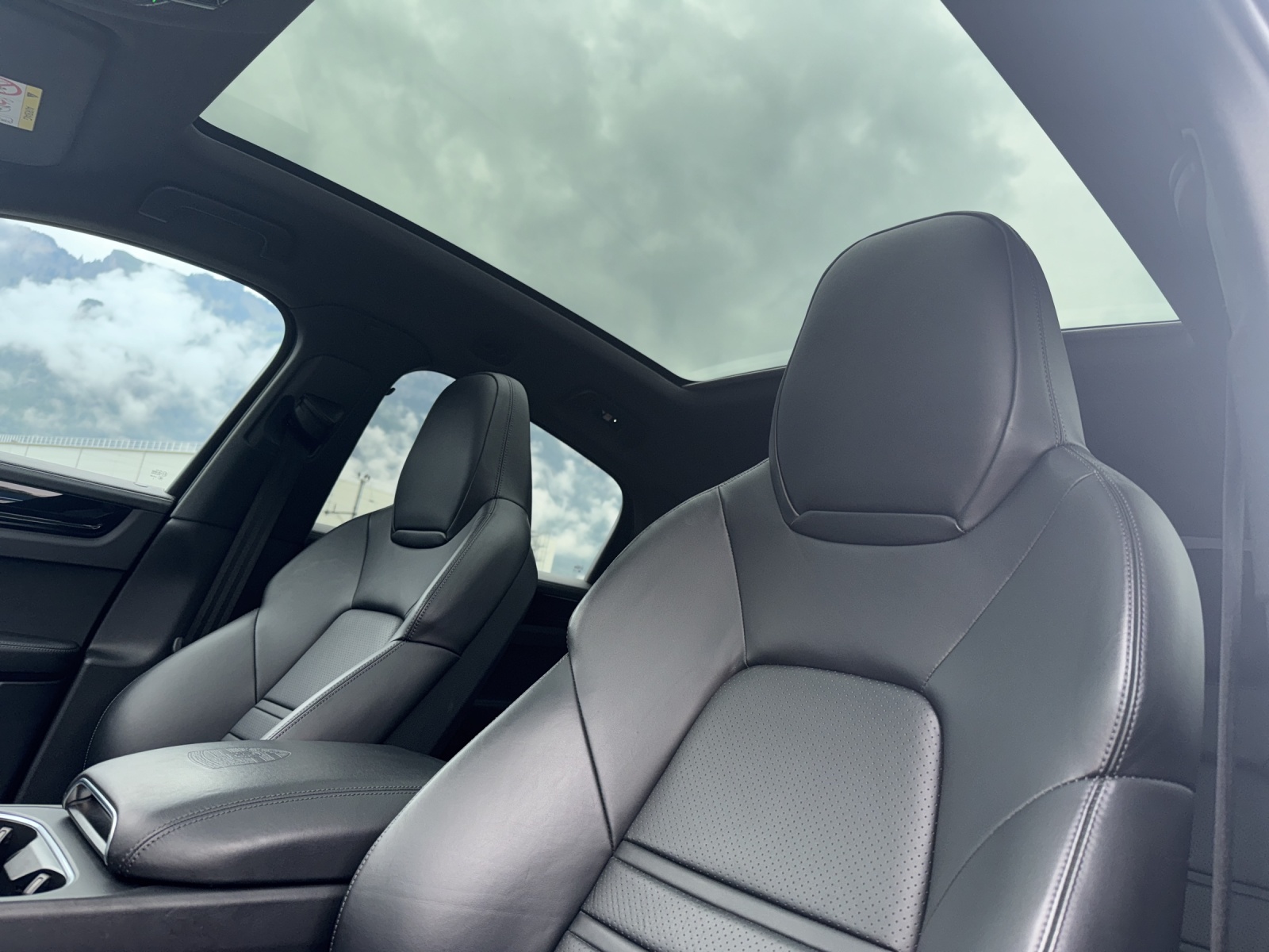 PORSCHE Cayenne Coupé E-Hybrid-image-14