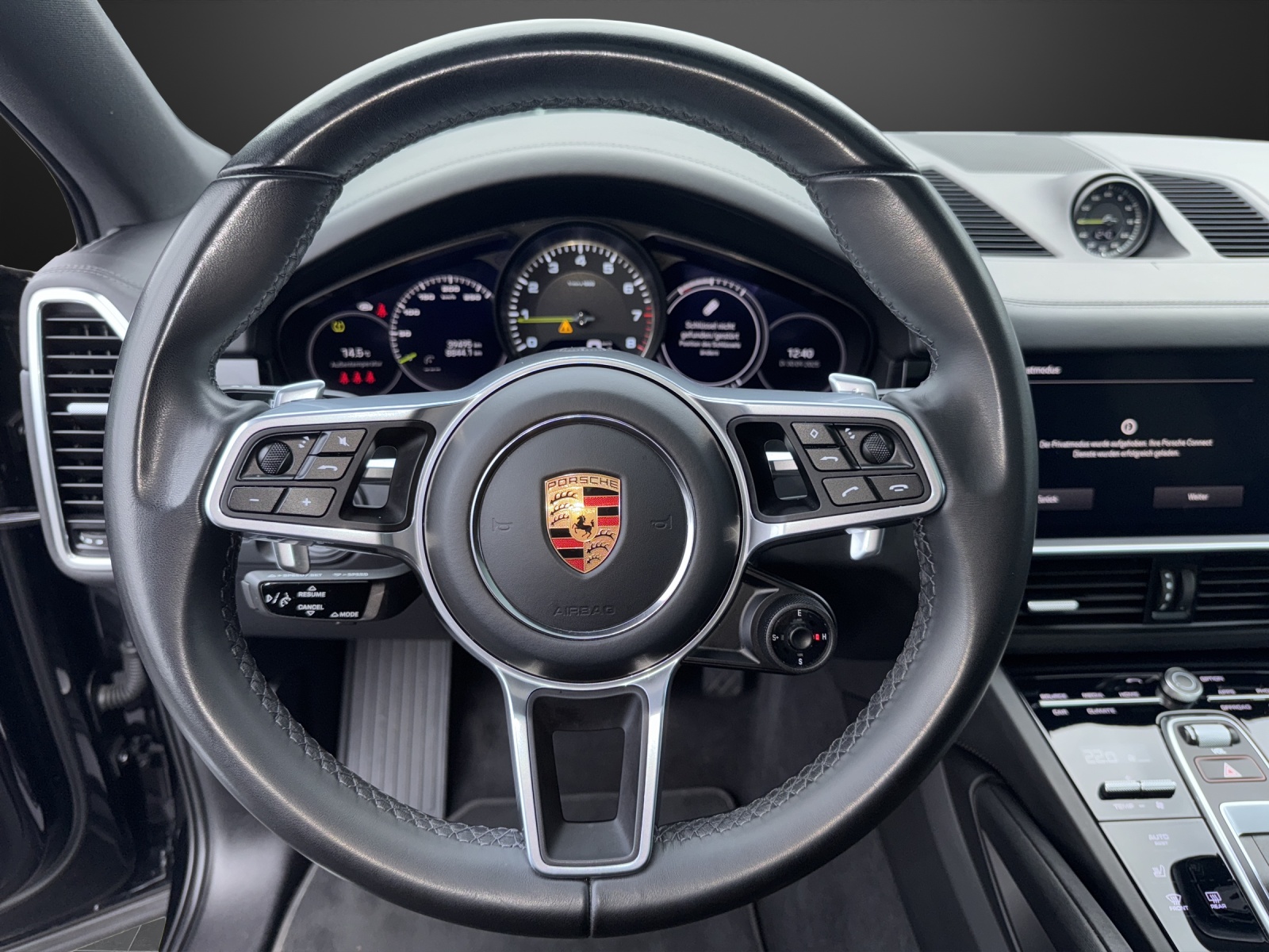 PORSCHE Cayenne Coupé E-Hybrid-image-10