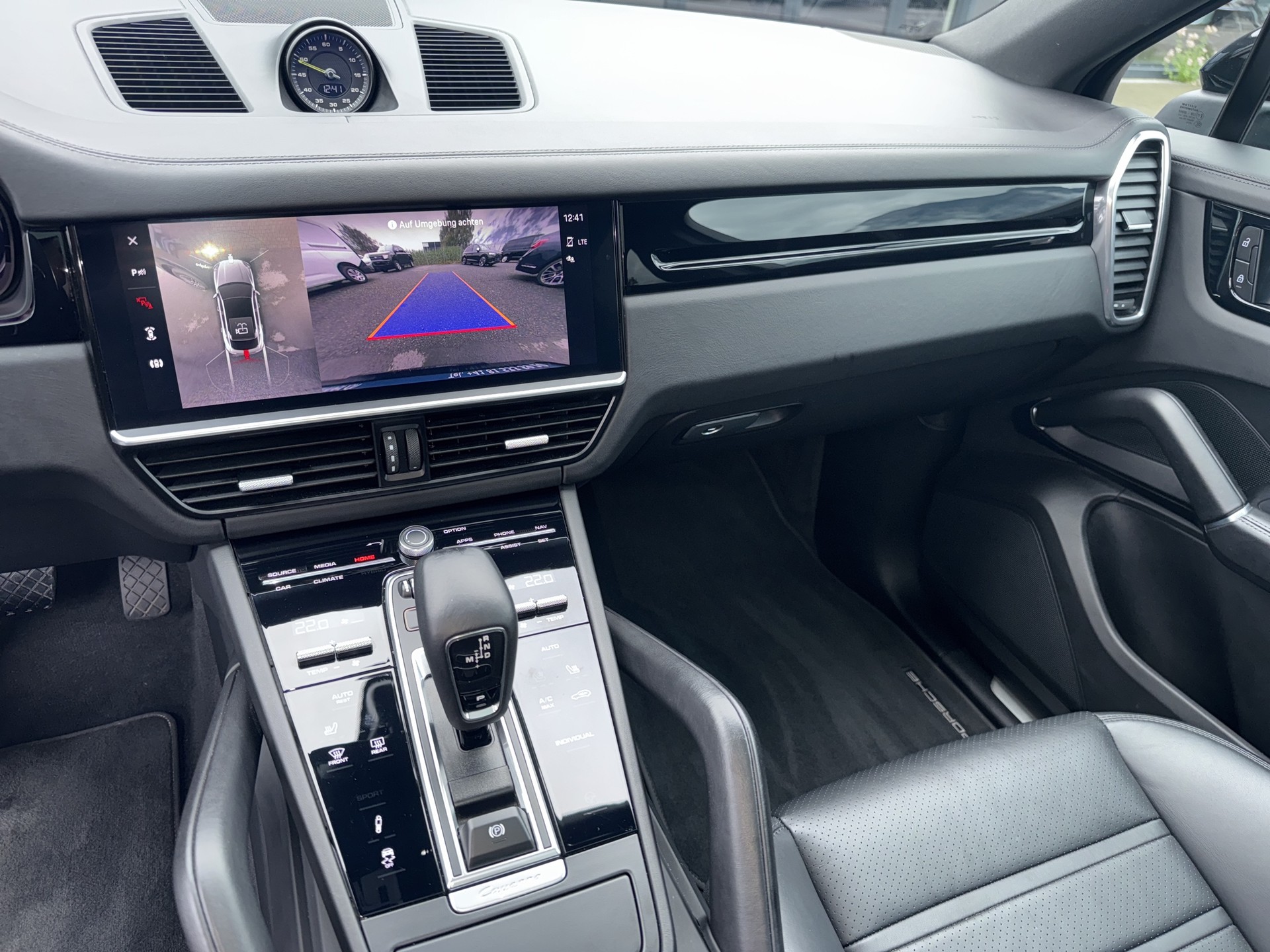 PORSCHE Cayenne Coupé E-Hybrid-image-11