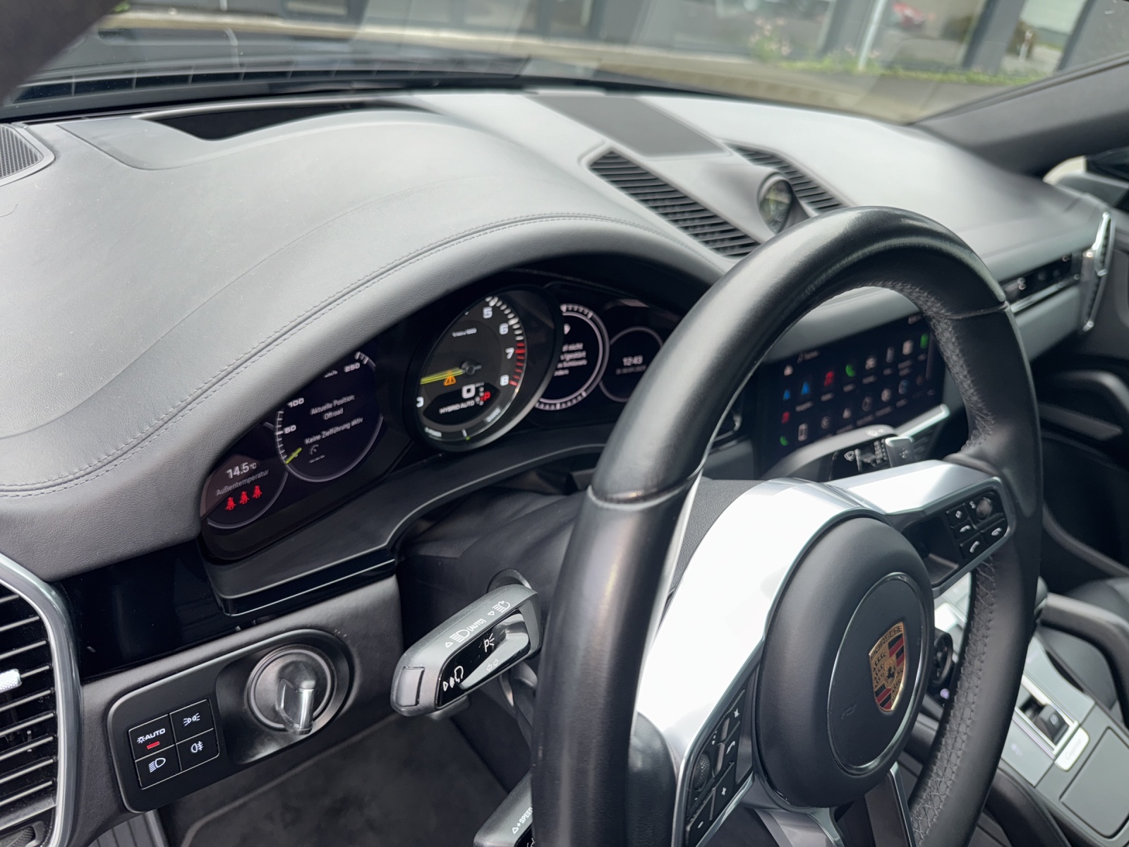 PORSCHE Cayenne Coupé E-Hybrid-image-17