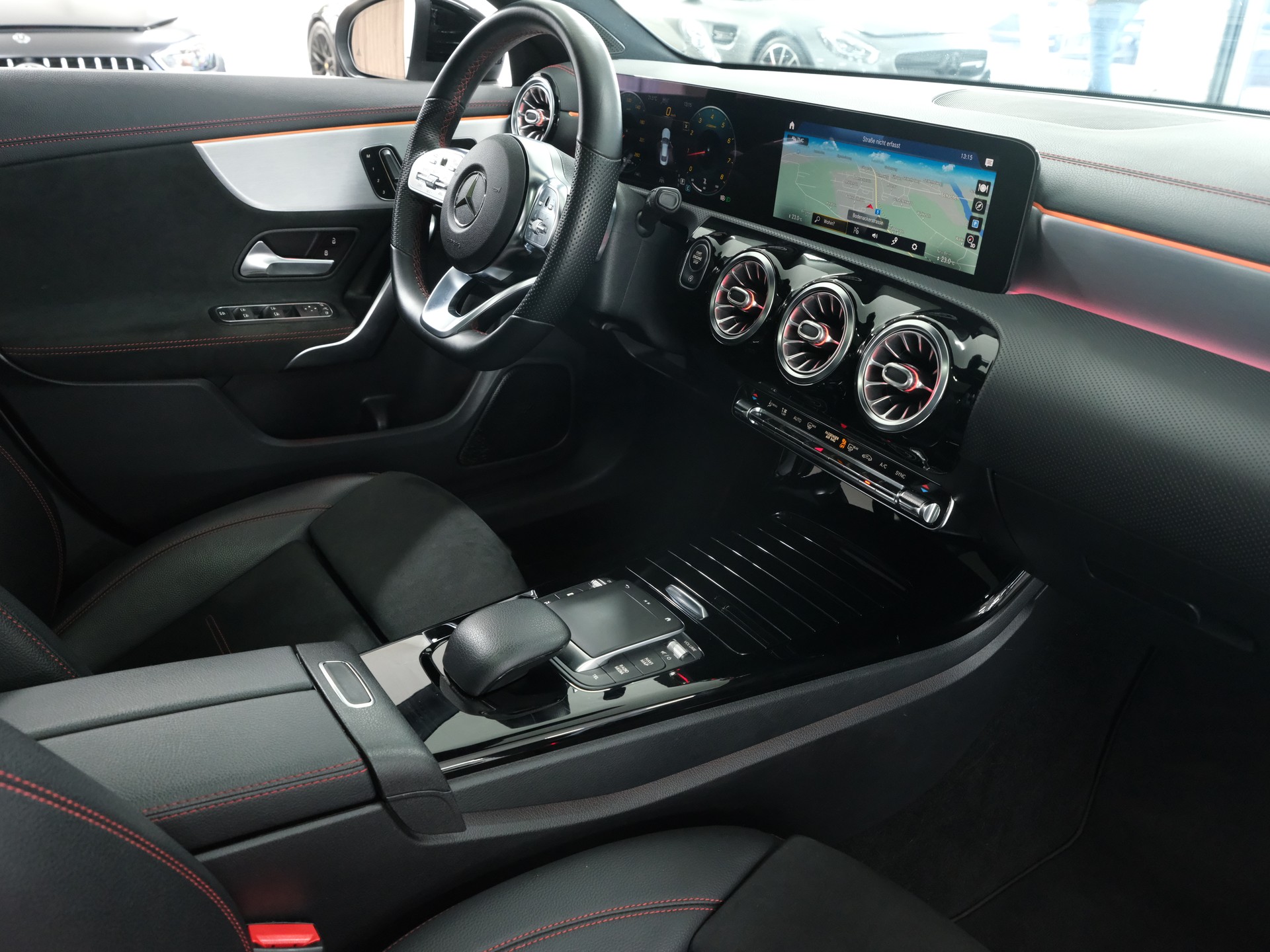 MERCEDES-BENZ CLA 200 AMG Line 7G-DCT-image-13