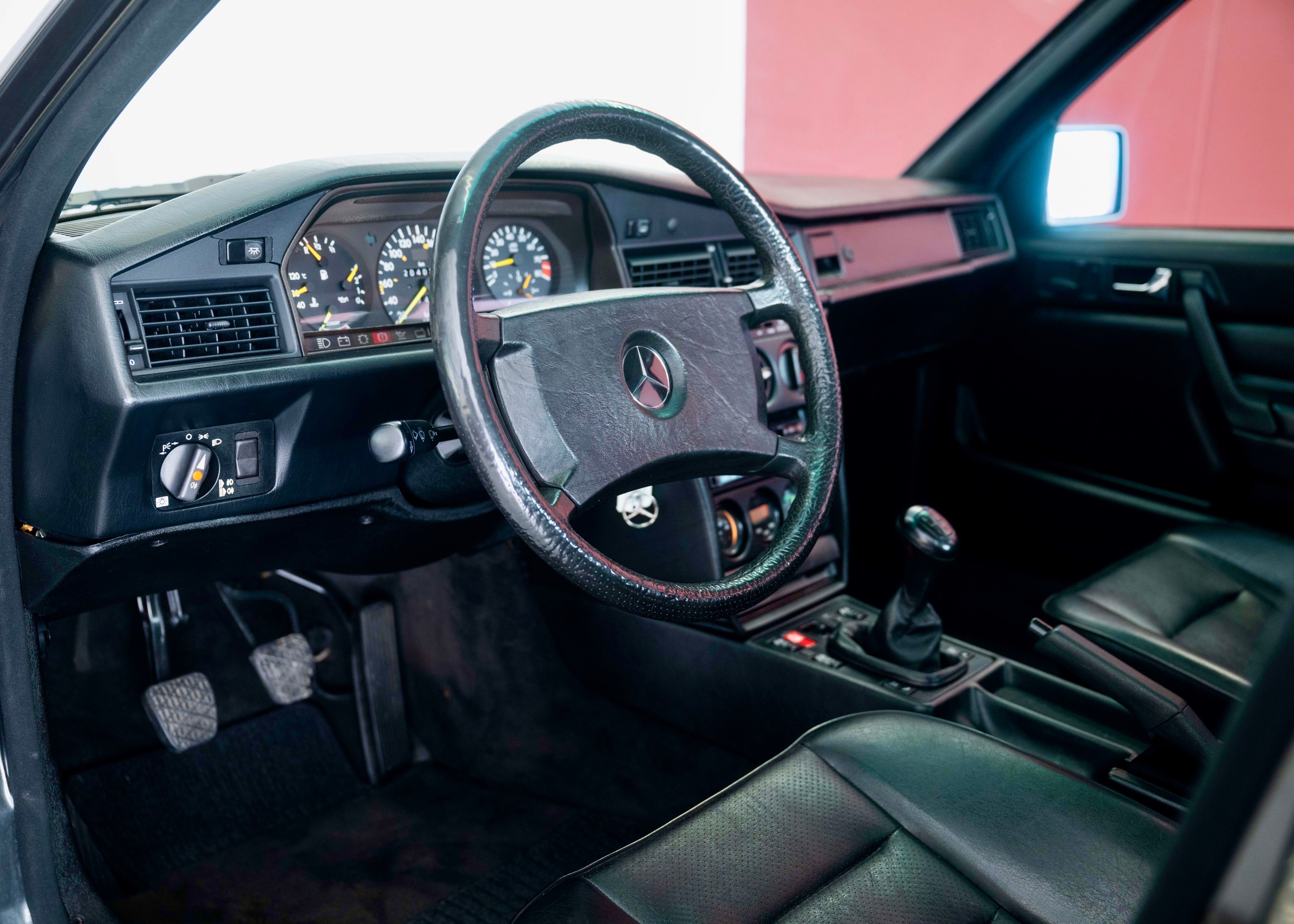 Image MERCEDES-BENZ 190 190 E 2.5-16 Evo I (2nd hand Swiss model, 1 of 502, fantastic condition)
