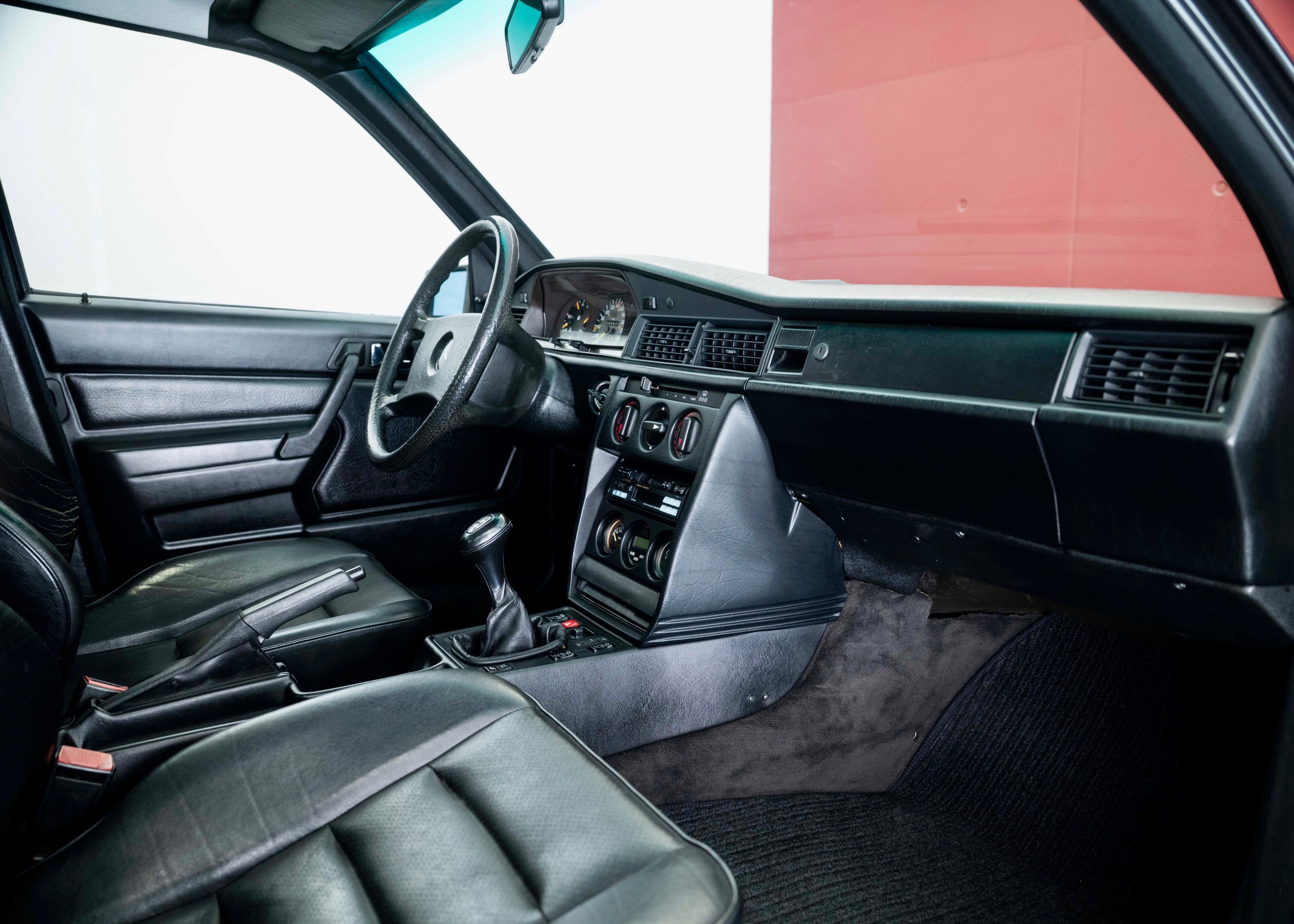 Image MERCEDES-BENZ 190 190 E 2.5-16 Evo I (2nd hand Swiss model, 1 of 502, fantastic condition)