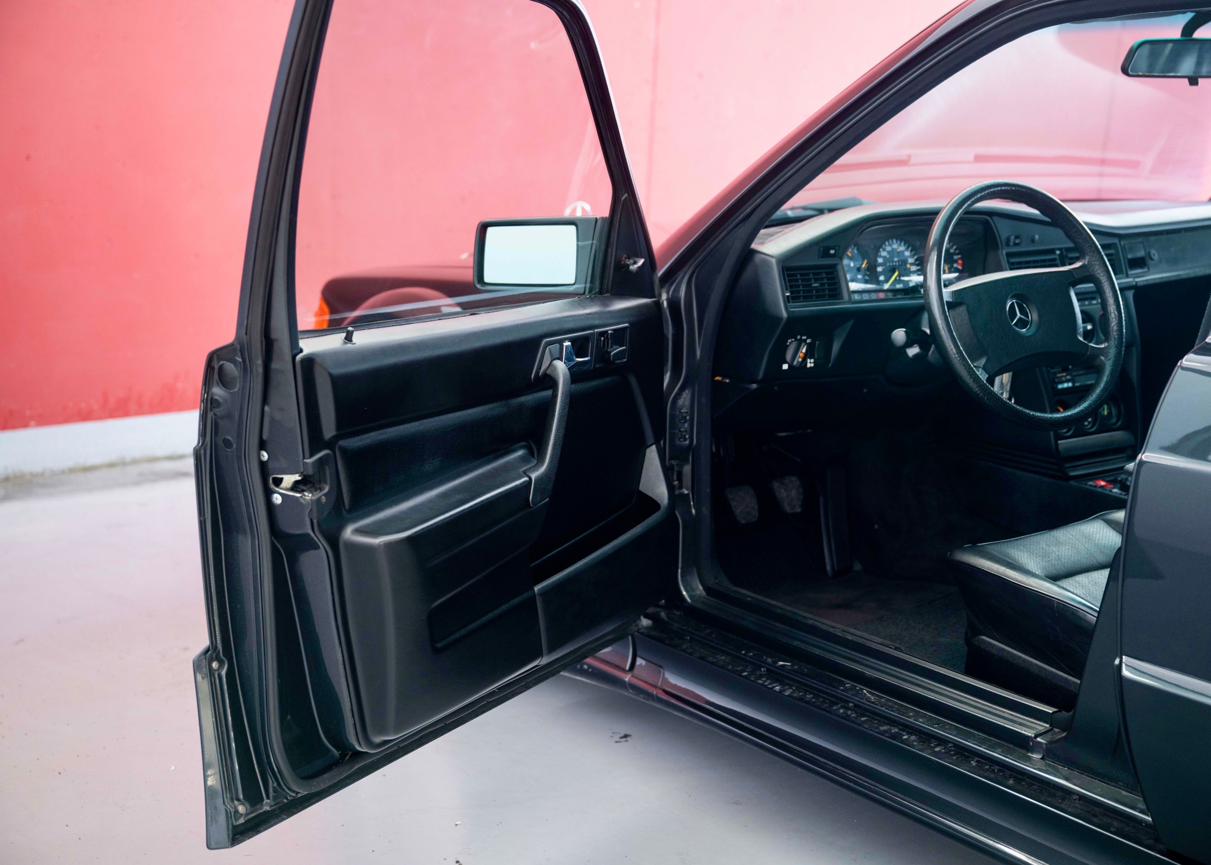 Image MERCEDES-BENZ 190 190 E 2.5-16 Evo I (2nd hand Swiss model, 1 of 502, fantastic condition)