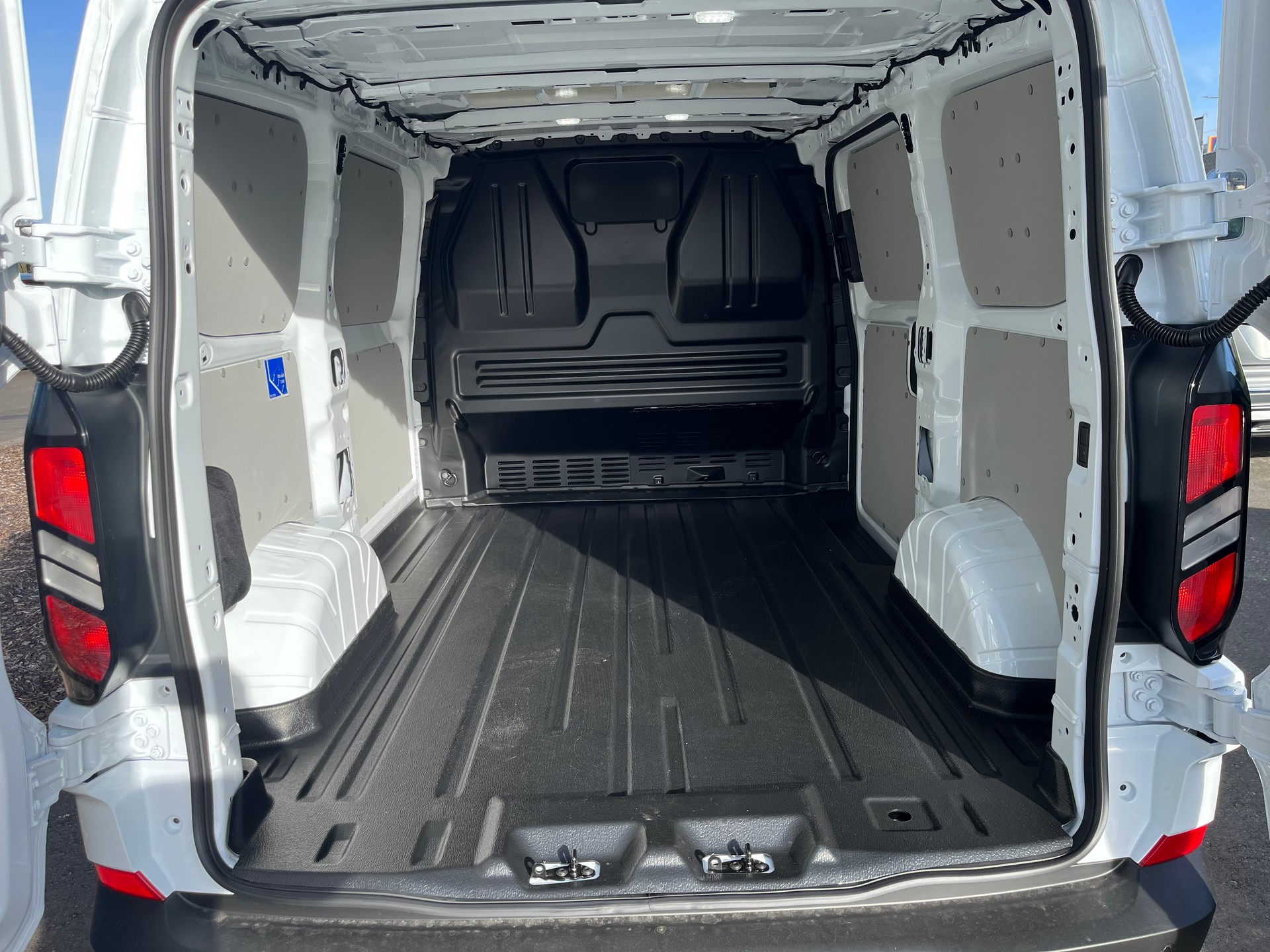 FORD Transit Custom Van 320 L1H1 Trend-image-10