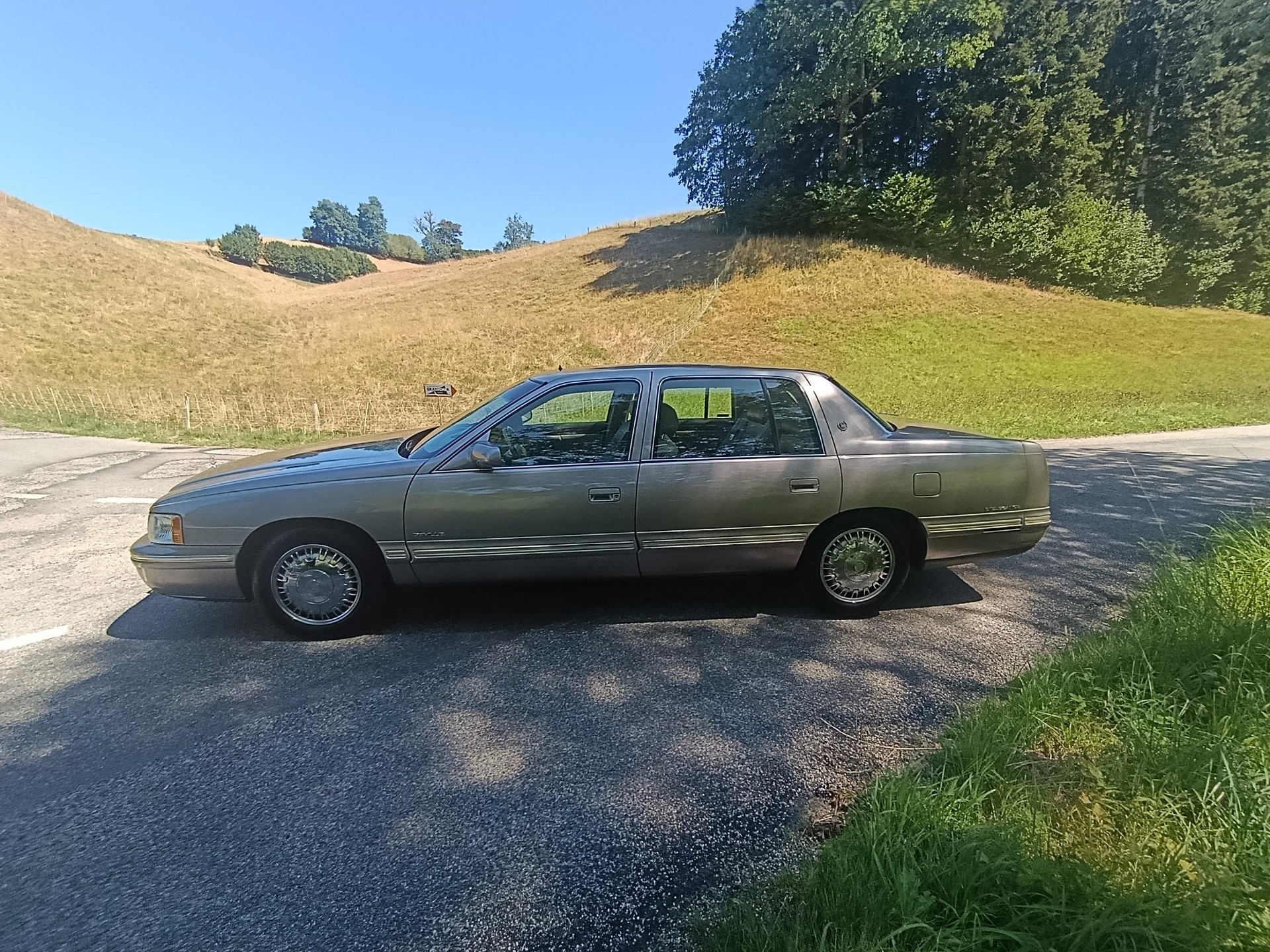 CADILLAC Basis-image-1