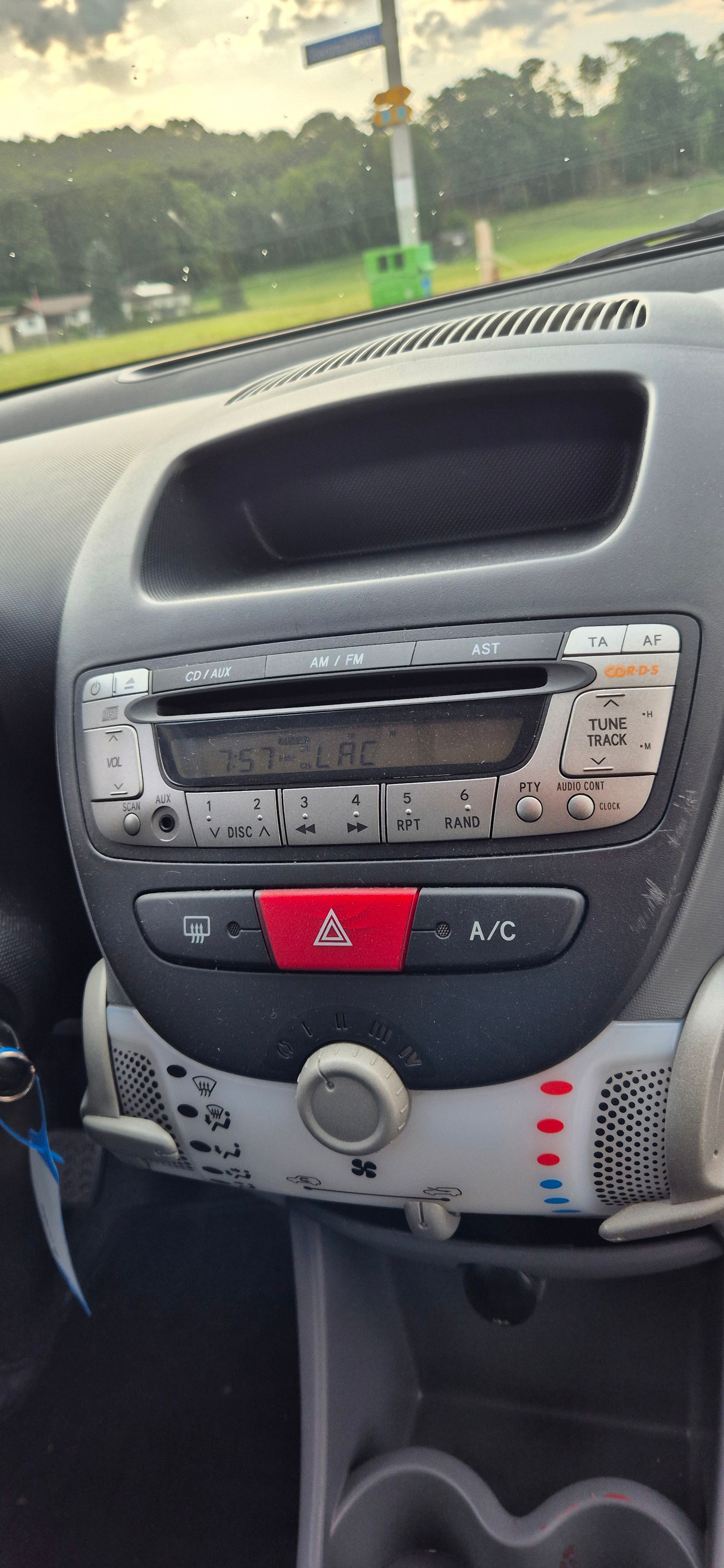PEUGEOT 107 1.0-image-2