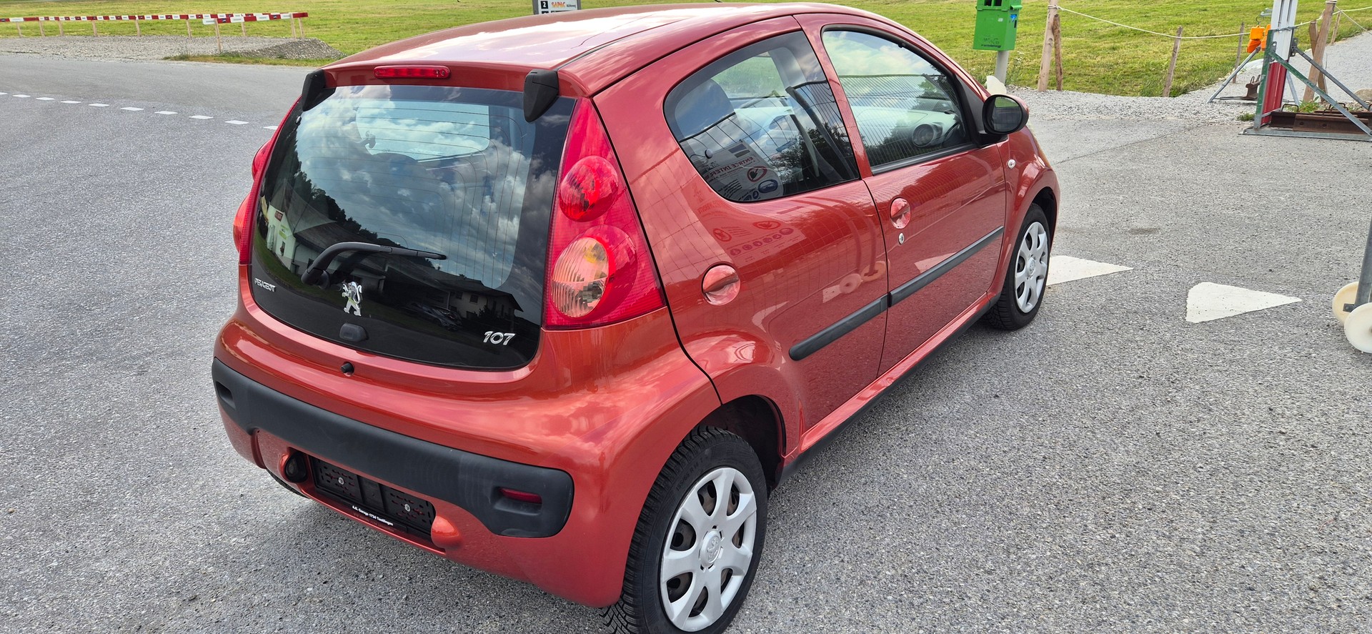 PEUGEOT 107 1.0-image-1