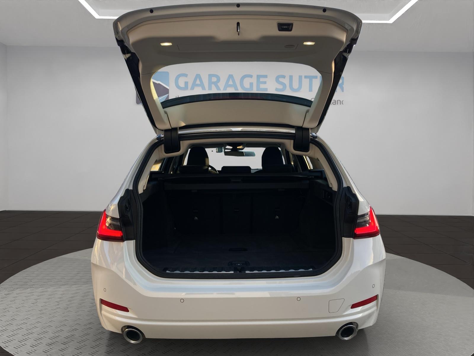 BMW 320d xDrive Touring-image-16