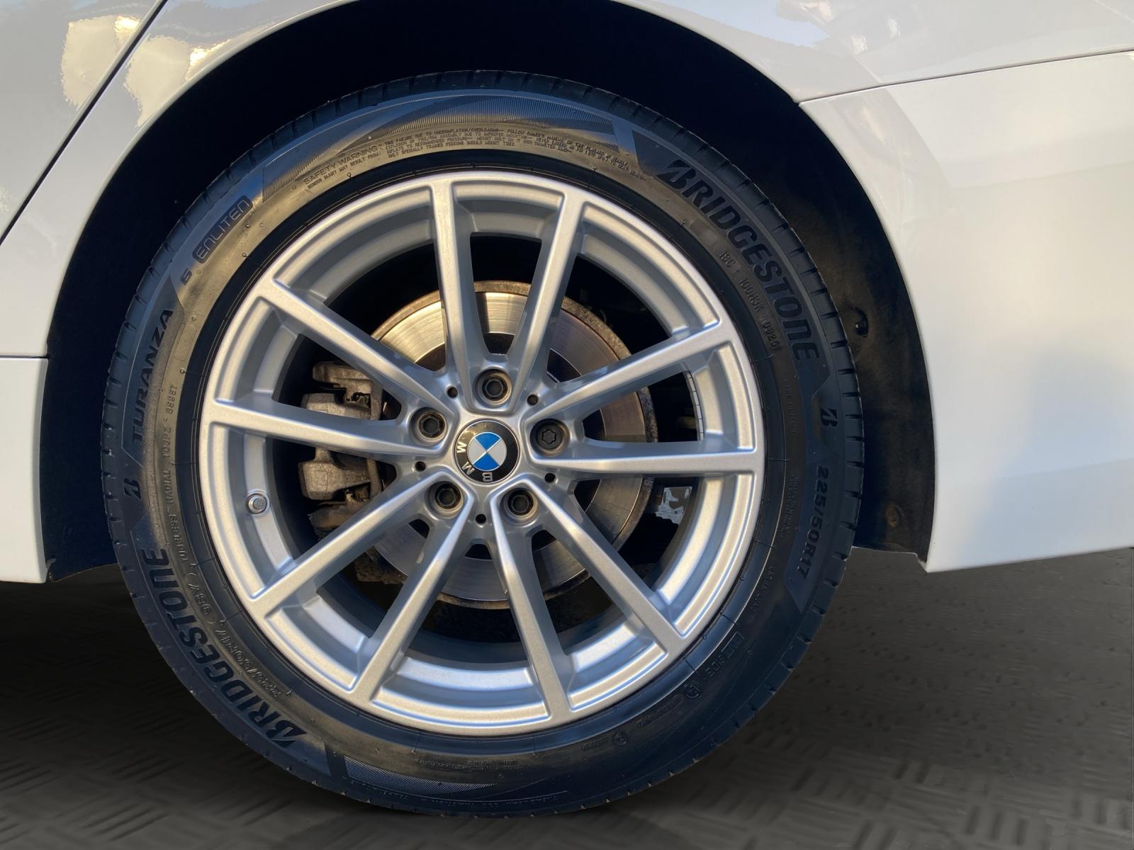 BMW 320d xDrive Touring-image-20