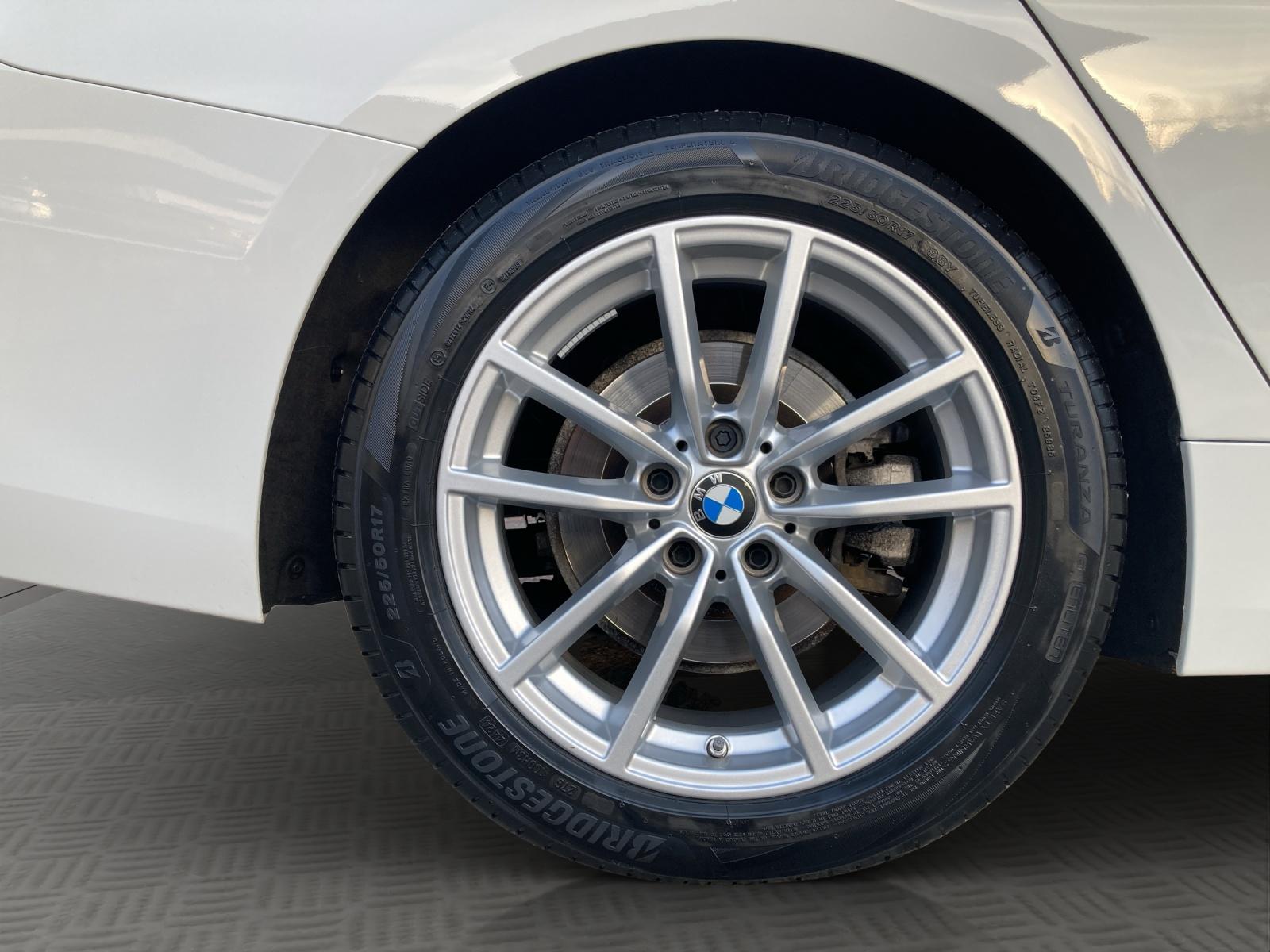 BMW 320d xDrive Touring-image-21