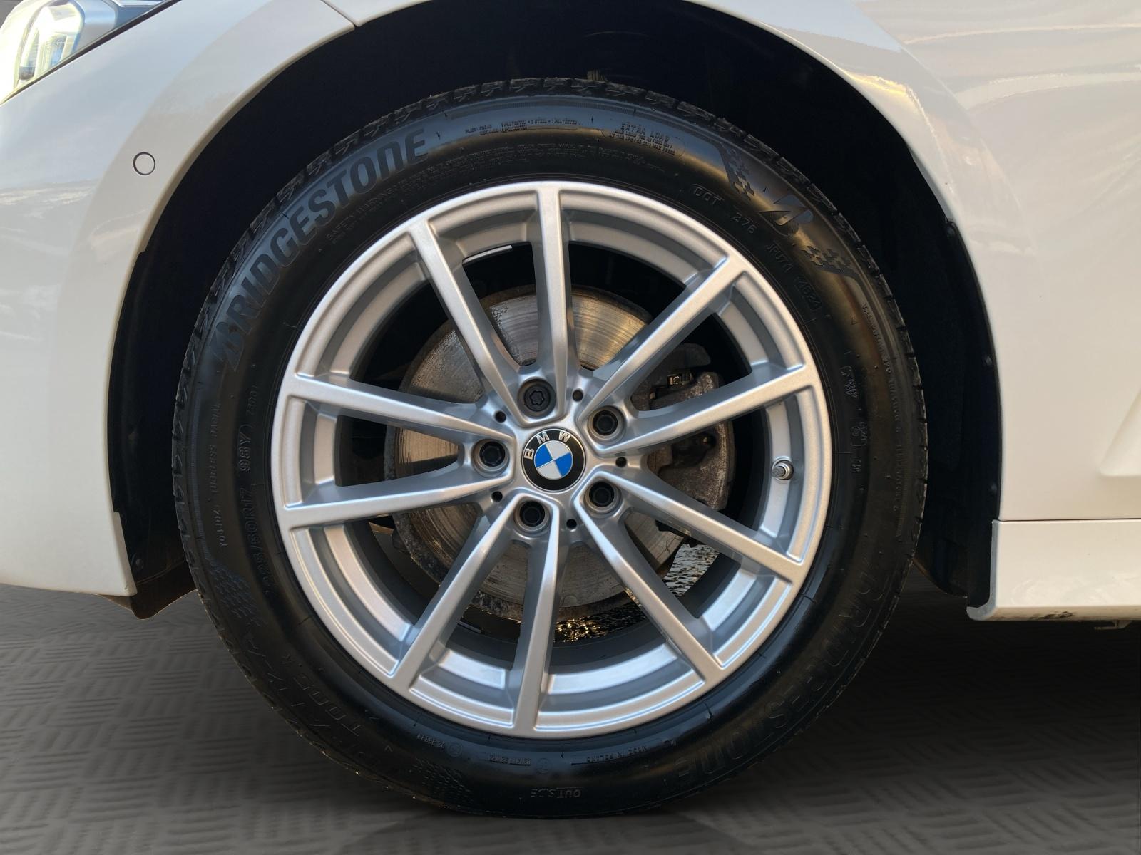 BMW 320d xDrive Touring-image-18