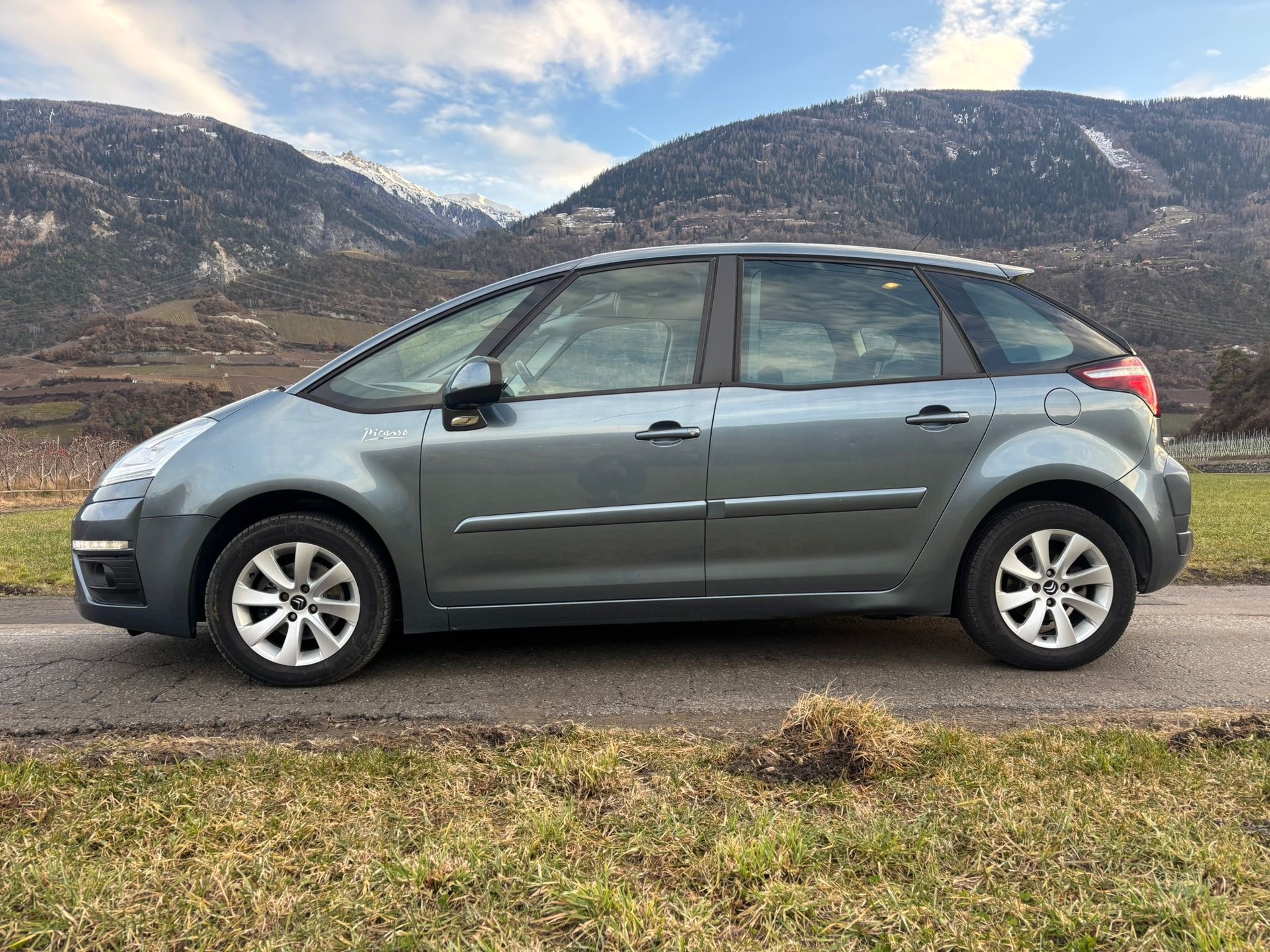 CITROEN C4 Picasso 1.6 HDI 16V Swiss Style EGS6-image-6
