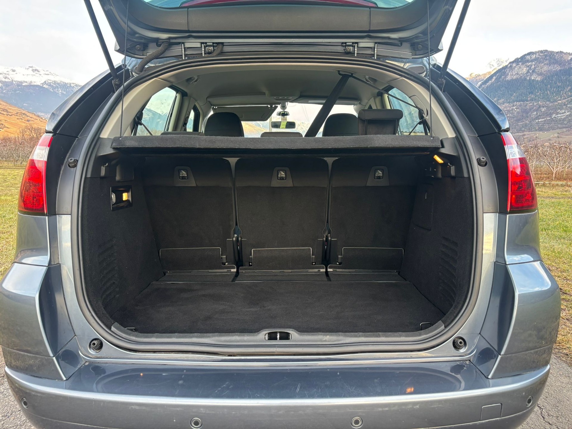 CITROEN C4 Picasso 1.6 HDI 16V Swiss Style EGS6-image-14