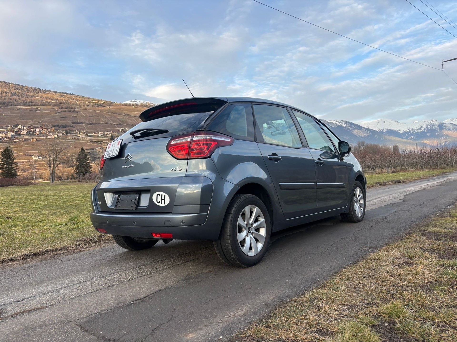 CITROEN C4 Picasso 1.6 HDI 16V Swiss Style EGS6-image-3
