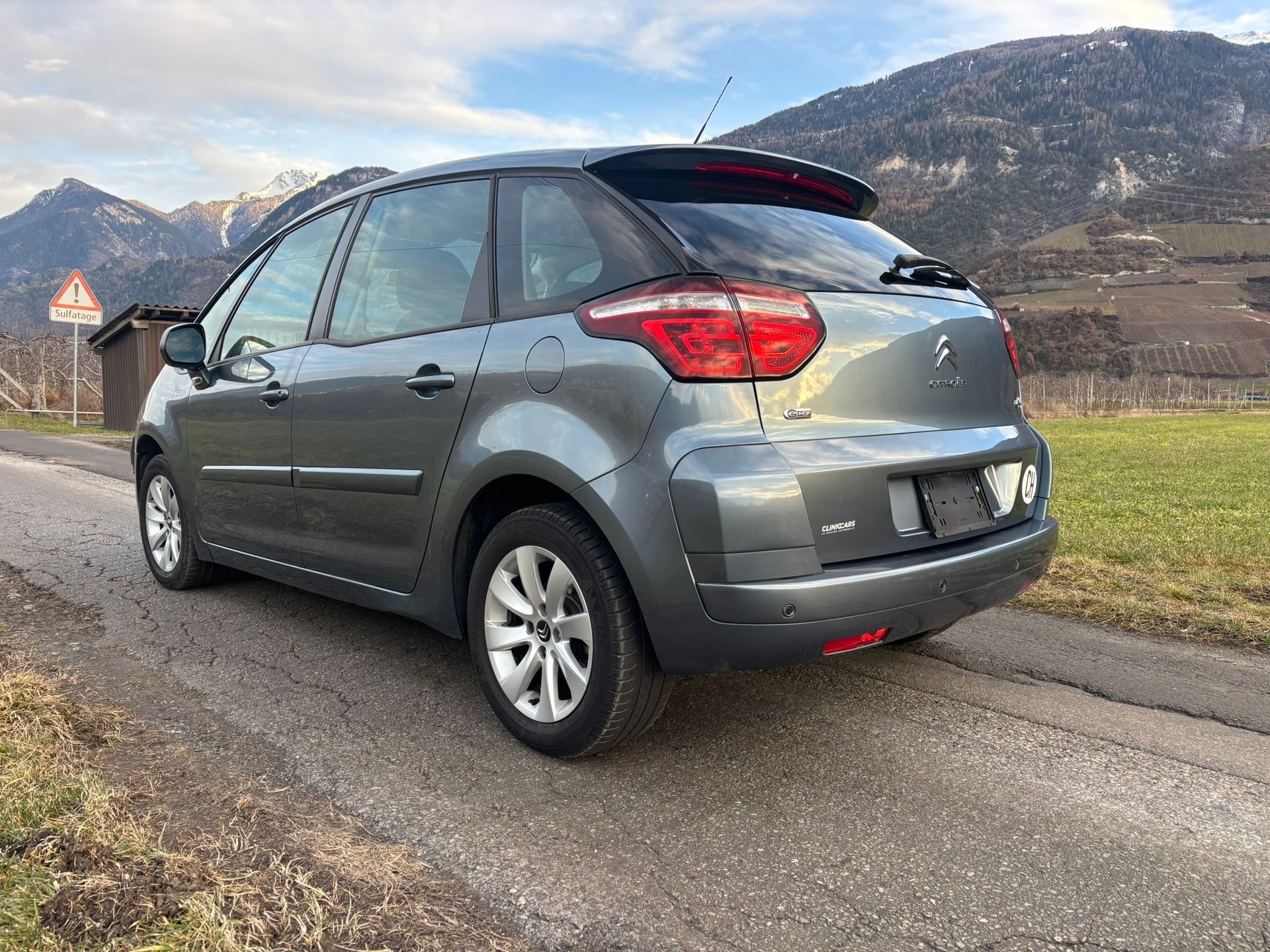 CITROEN C4 Picasso 1.6 HDI 16V Swiss Style EGS6-image-4