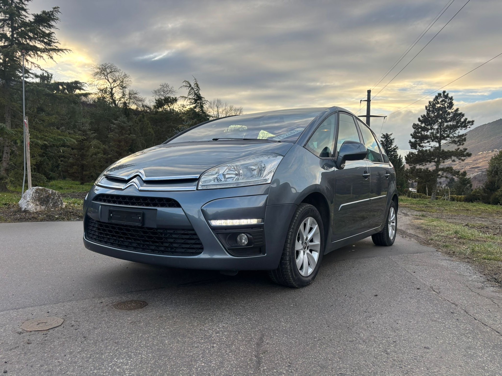 CITROEN C4 Picasso 1.6 HDI 16V Swiss Style EGS6-image-1