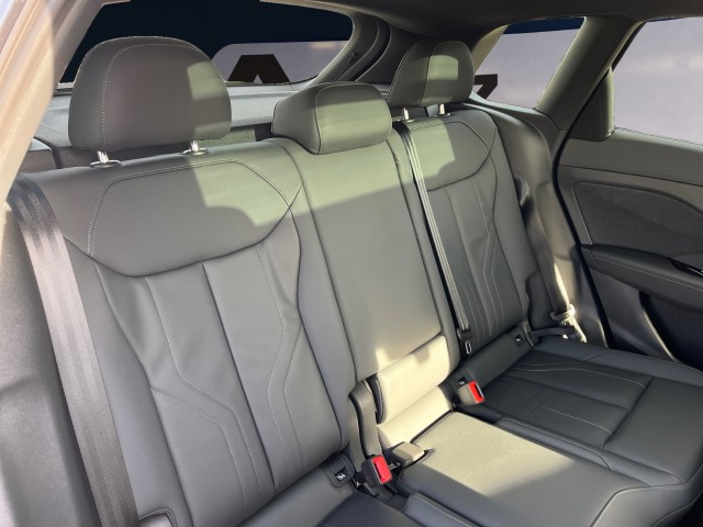 AUDI Q3 SUV 110 kW TFSI S tronic-image-17