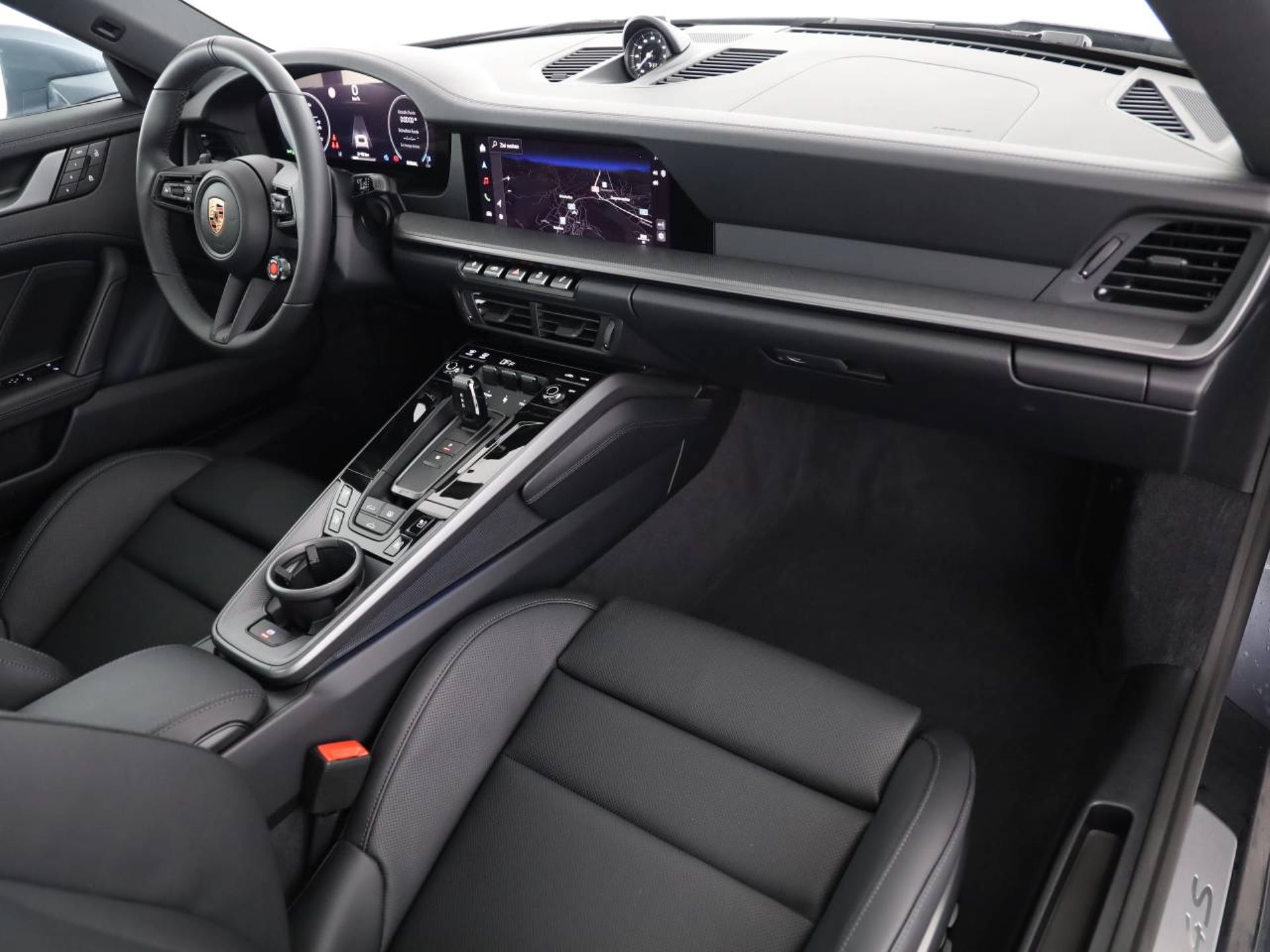 PORSCHE 911 Carrera 4S-image-14