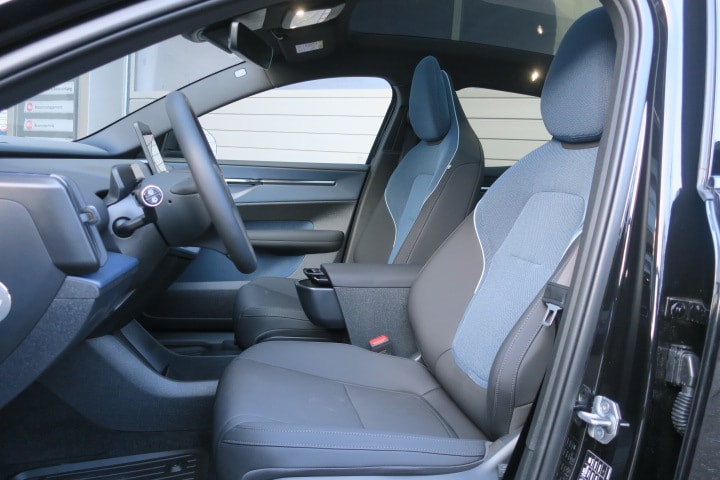 VOLVO EX30 Cross Country E60 69kWh Ultra Performance AWD-image-6