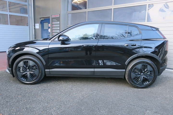 VOLVO EX30 Cross Country E60 69kWh Ultra Performance AWD-image-3