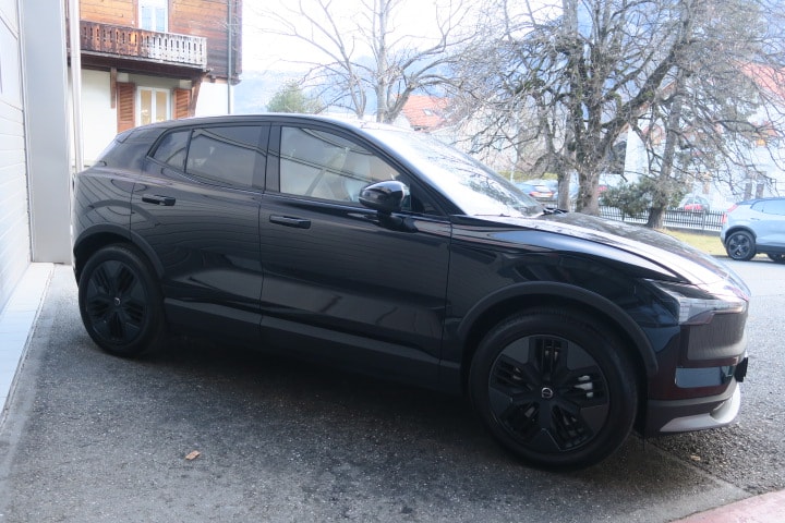 VOLVO EX30 Cross Country E60 69kWh Ultra Performance AWD-image-2