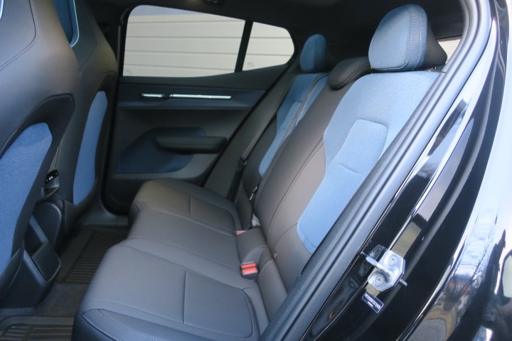VOLVO EX30 Cross Country E60 69kWh Ultra Performance AWD-image-7