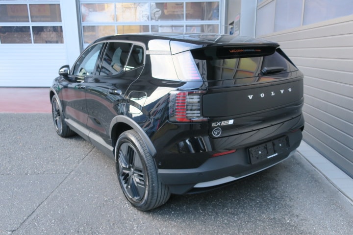 VOLVO EX30 Cross Country E60 69kWh Ultra Performance AWD-image-4
