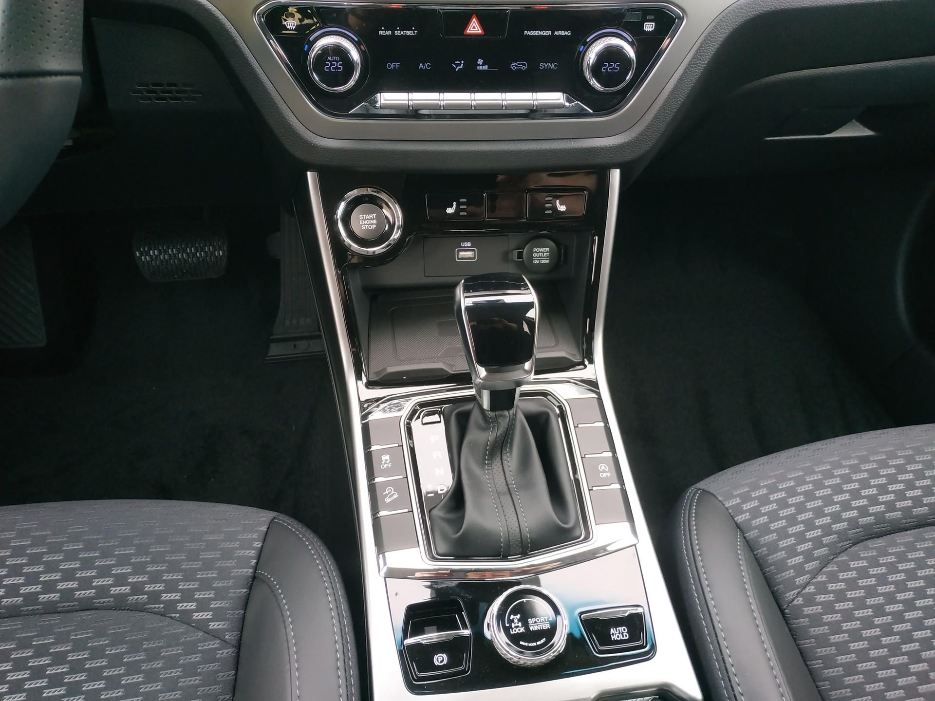 KGM-SsangYong Korando 1.5 T GDI Steel 4WD Automat Bicolor-image-16
