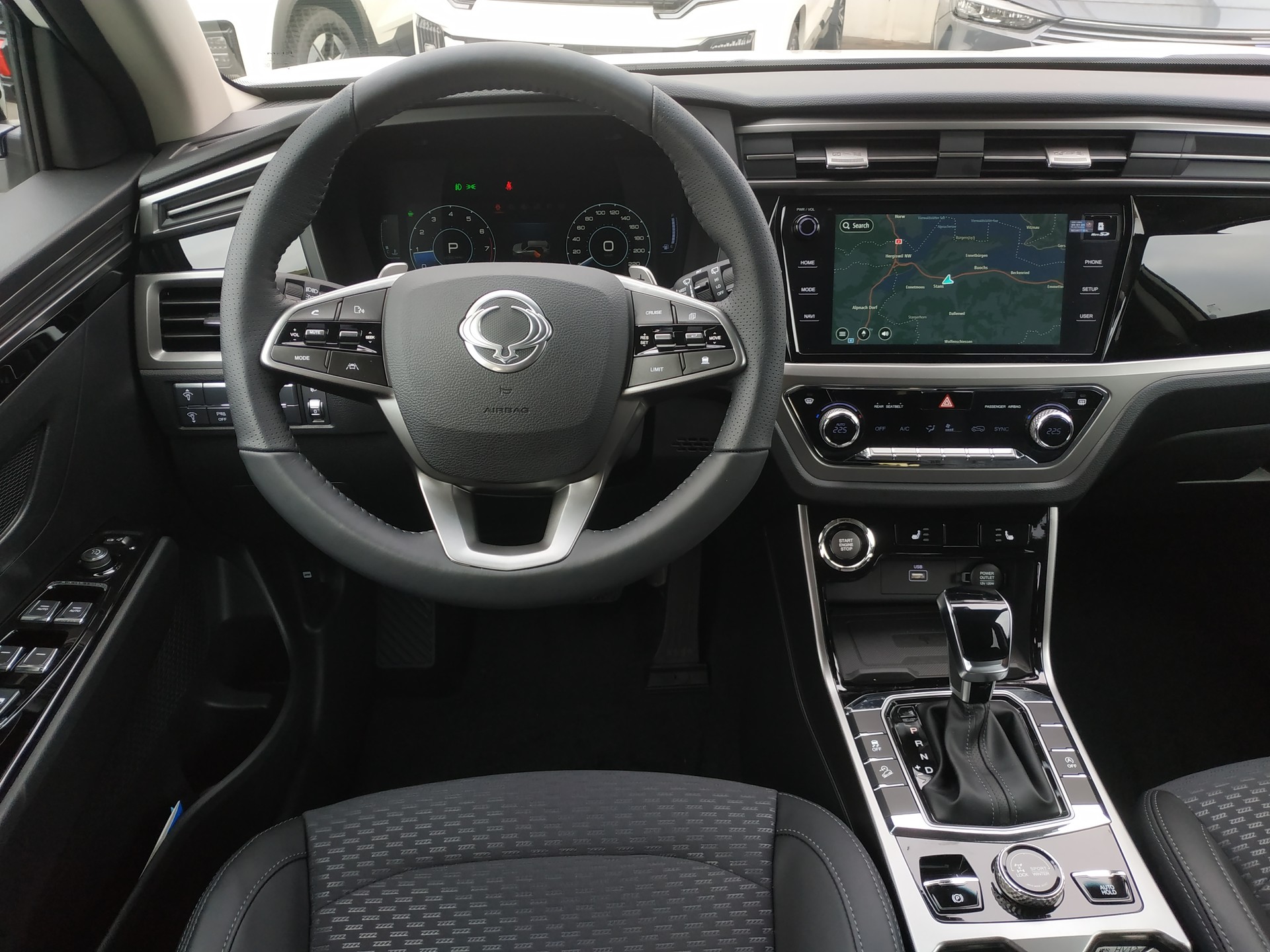 KGM-SsangYong Korando 1.5 T GDI Steel 4WD Automat Bicolor-image-10