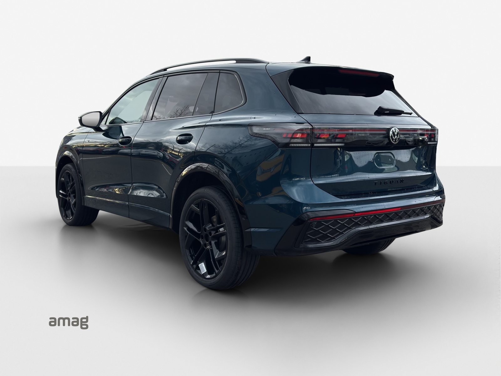 VW Tiguan 2.0 TSI DSG R-Line 4Motion-image-2