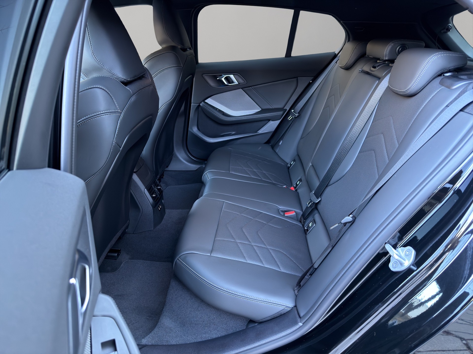 BMW 123 xDrive M Sport Steptronic-image-16