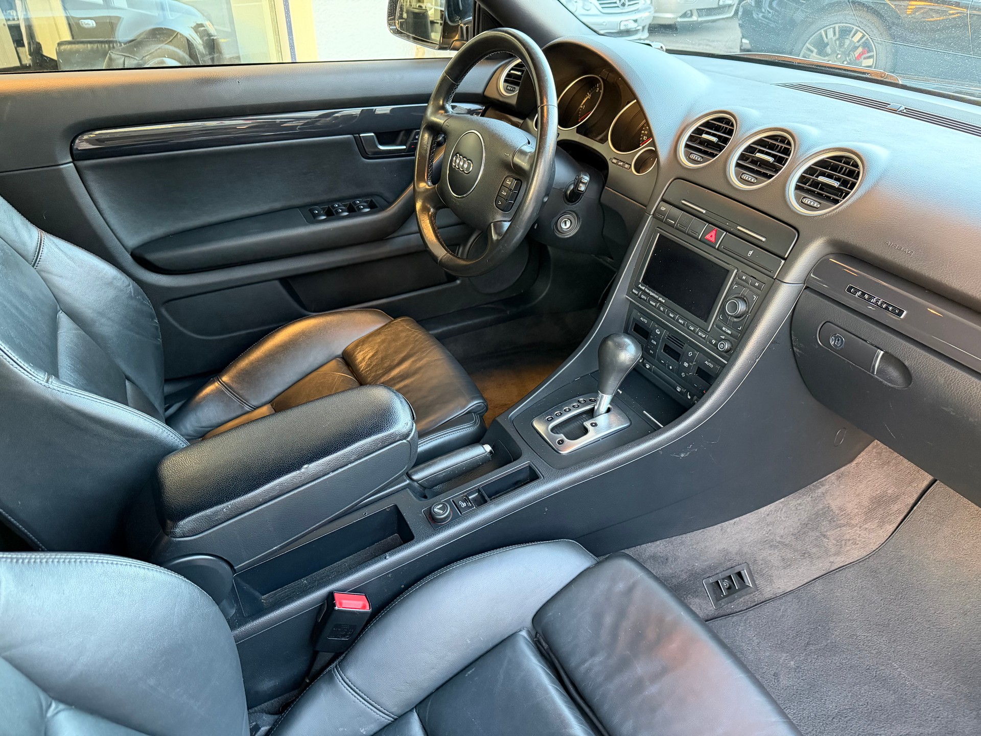 AUDI A4 Cabriolet 3.0 quattro-image-10