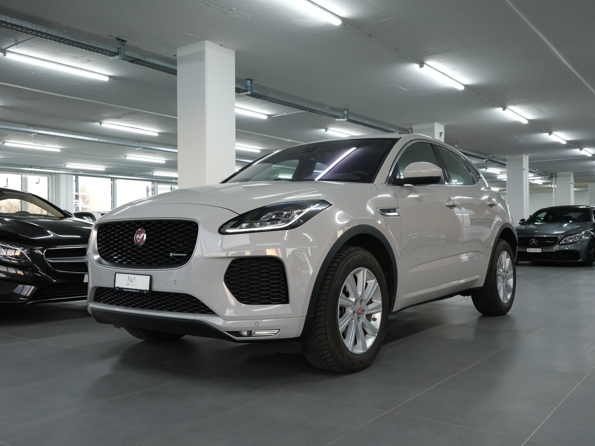 JAGUAR E-Pace 2.0 P250 R-Dynamic SE AWD Automatik-image-6