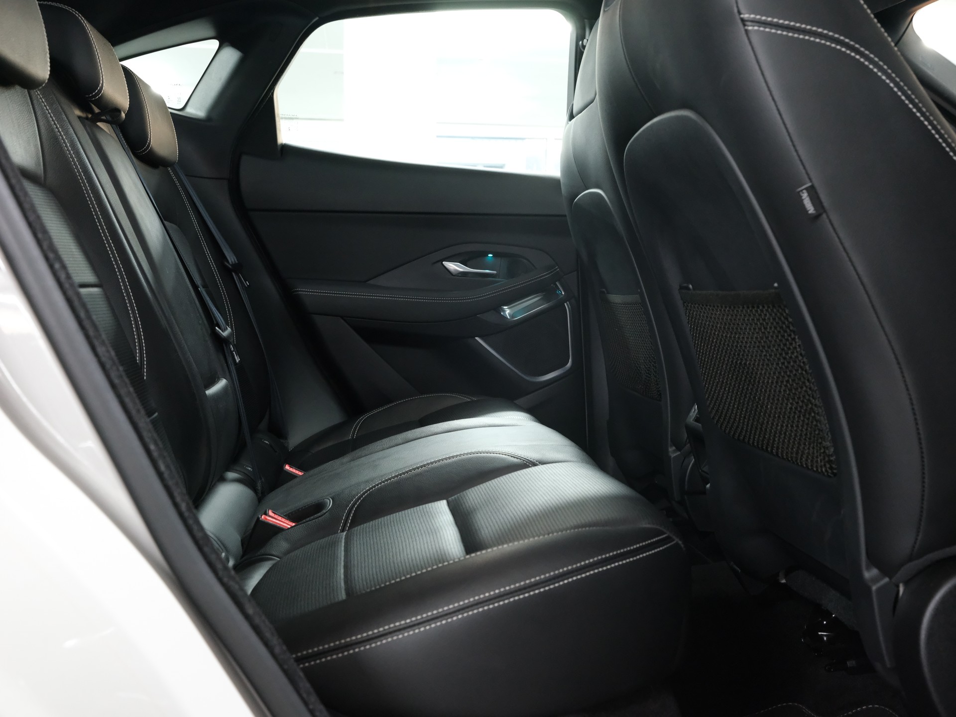 JAGUAR E-Pace 2.0 P250 R-Dynamic SE AWD Automatik-image-16