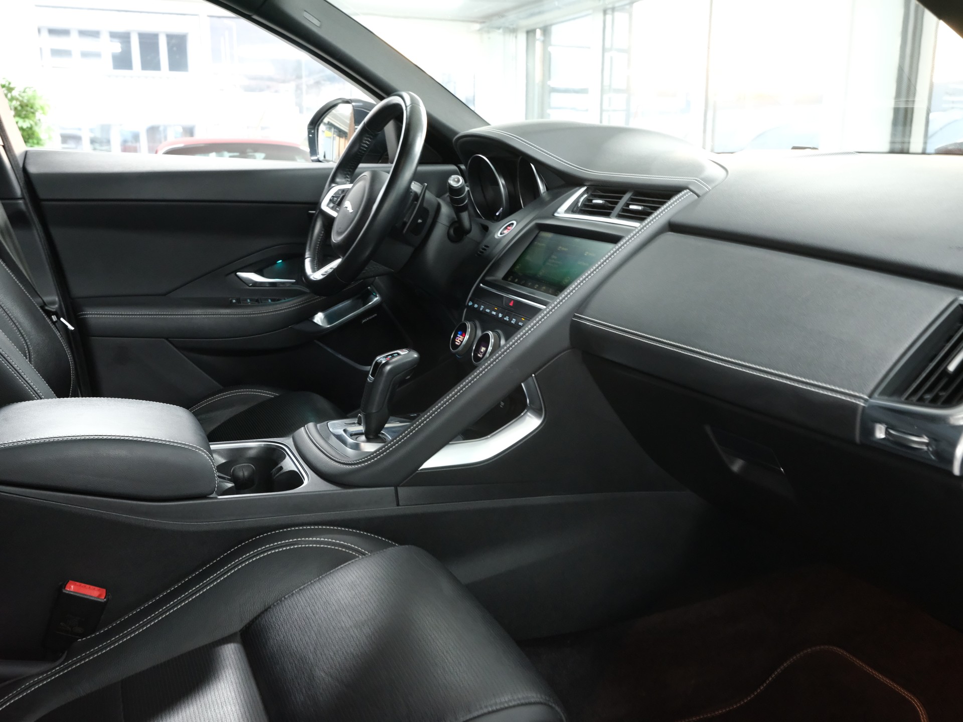 JAGUAR E-Pace 2.0 P250 R-Dynamic SE AWD Automatik-image-20