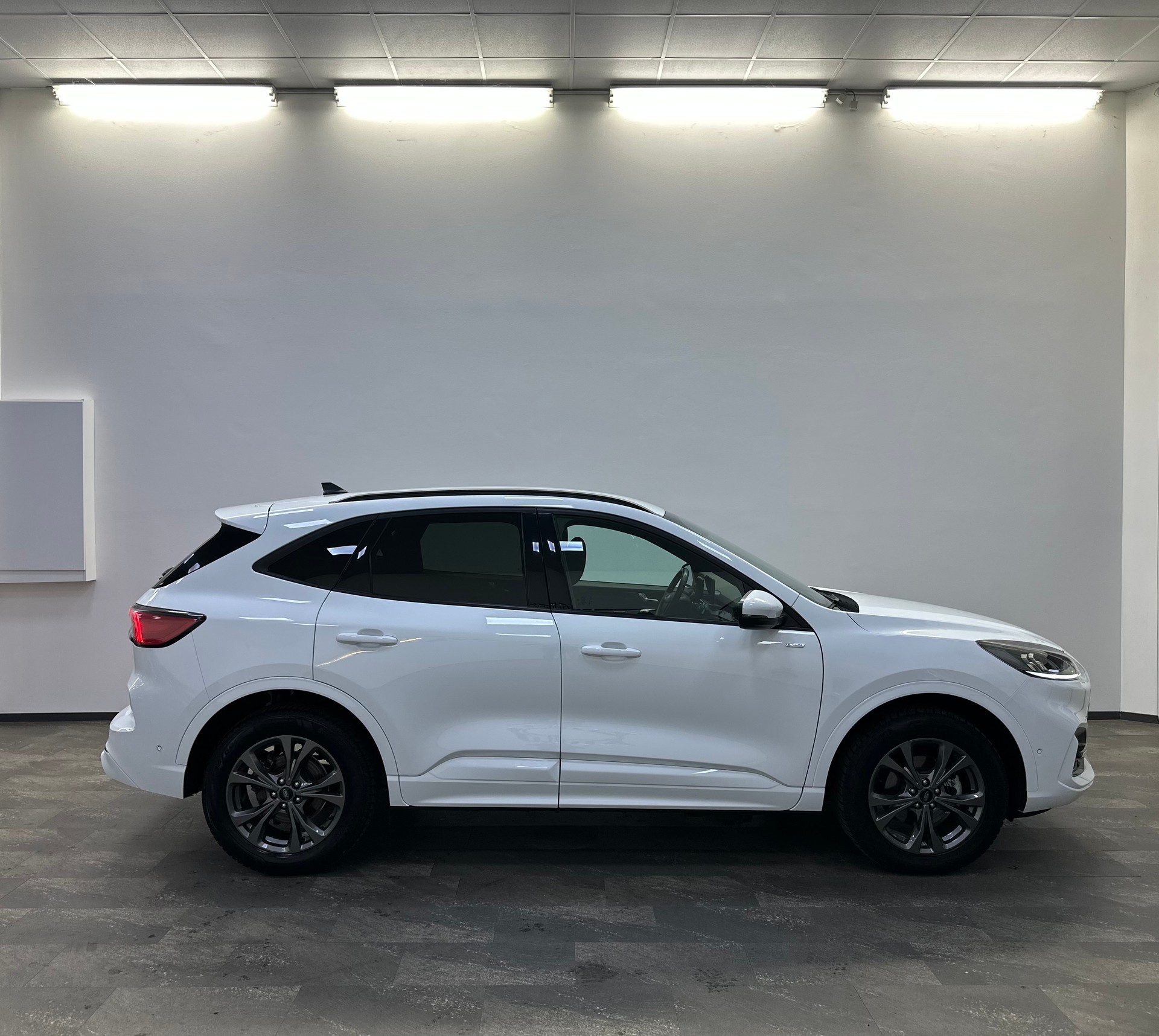 FORD Kuga 2.5 PHEV ST-Line 2WD-image-11
