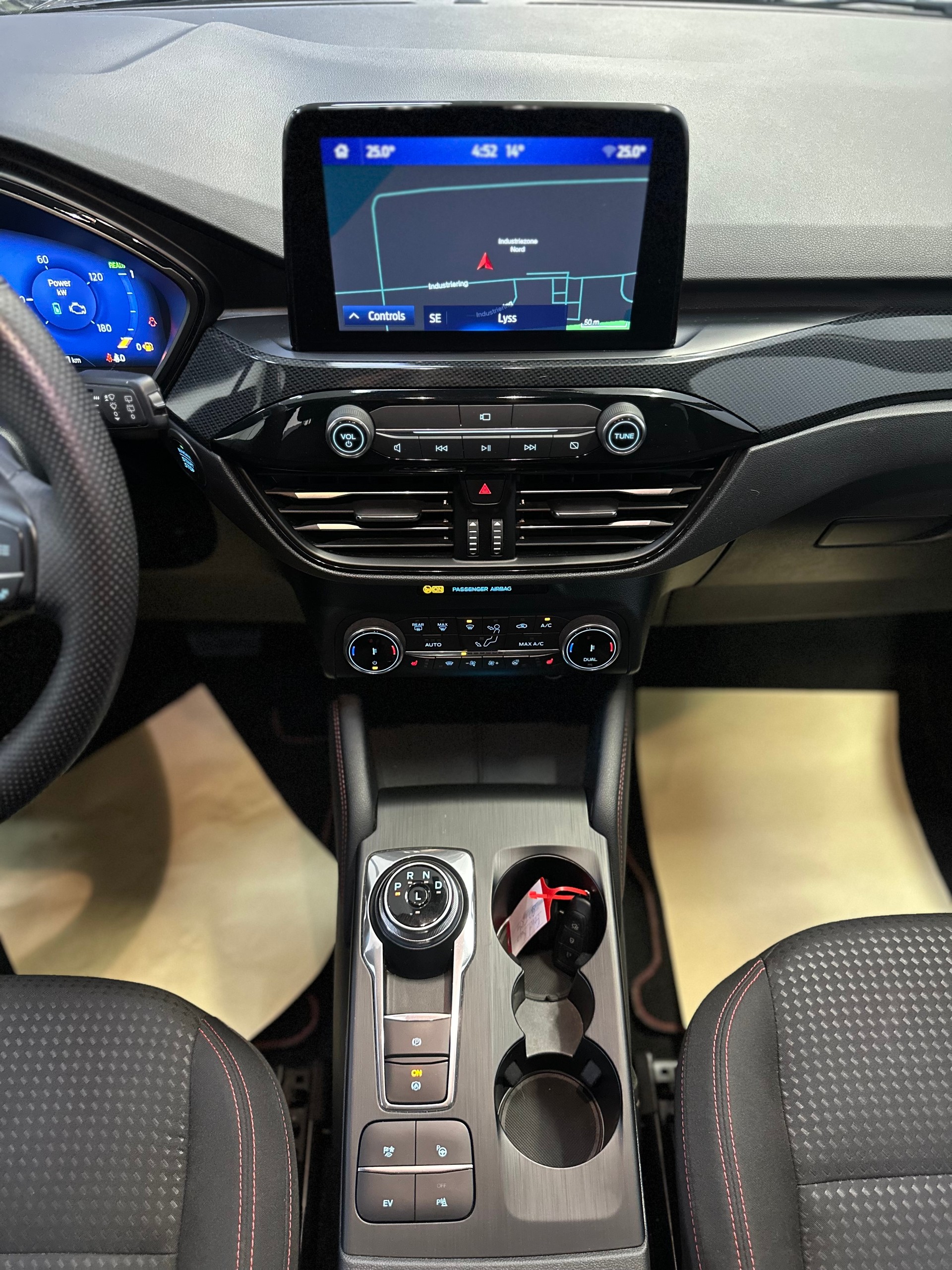 FORD Kuga 2.5 PHEV ST-Line 2WD-image-17