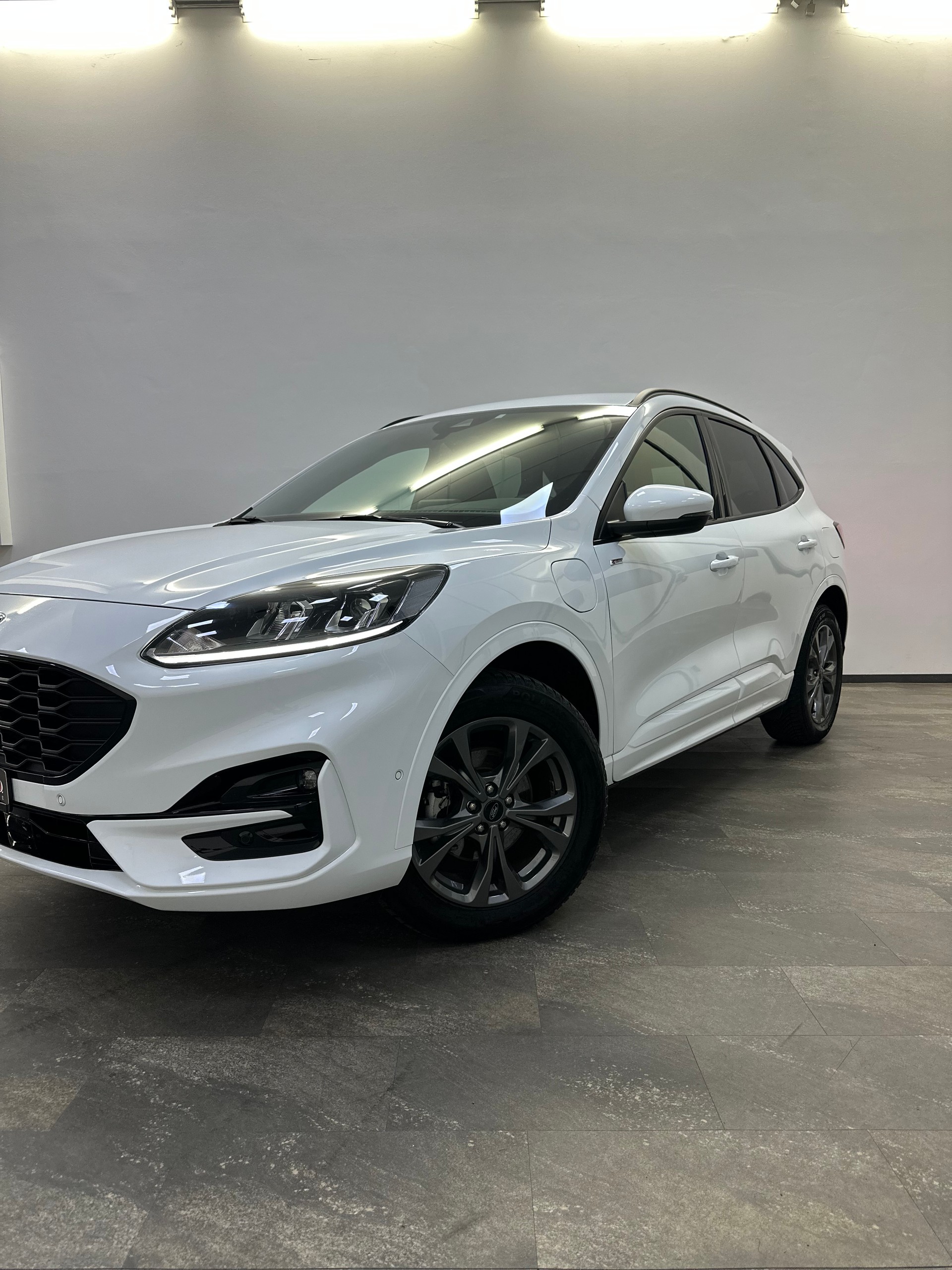 FORD Kuga 2.5 PHEV ST-Line 2WD-image-2