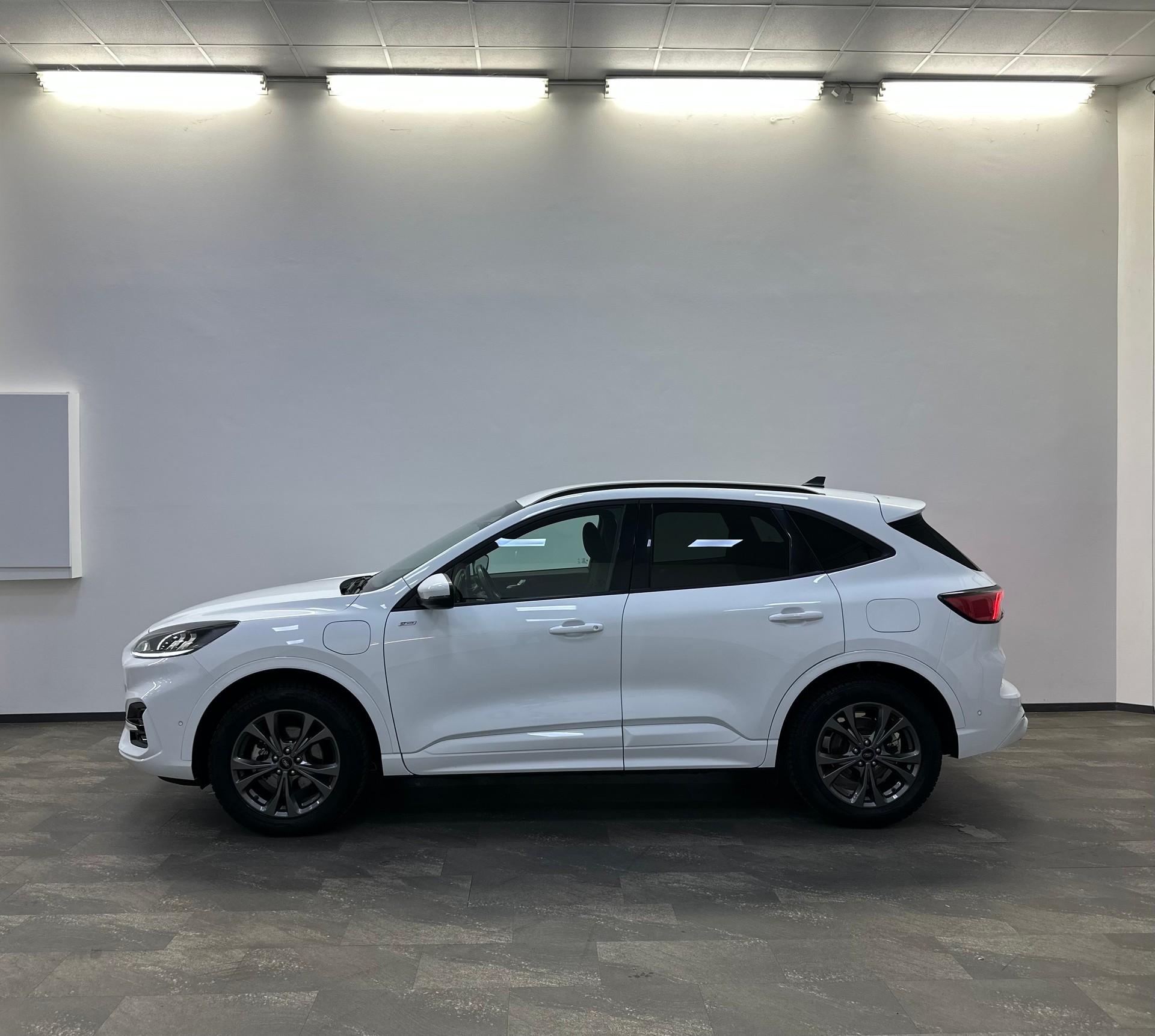 FORD Kuga 2.5 PHEV ST-Line 2WD-image-5