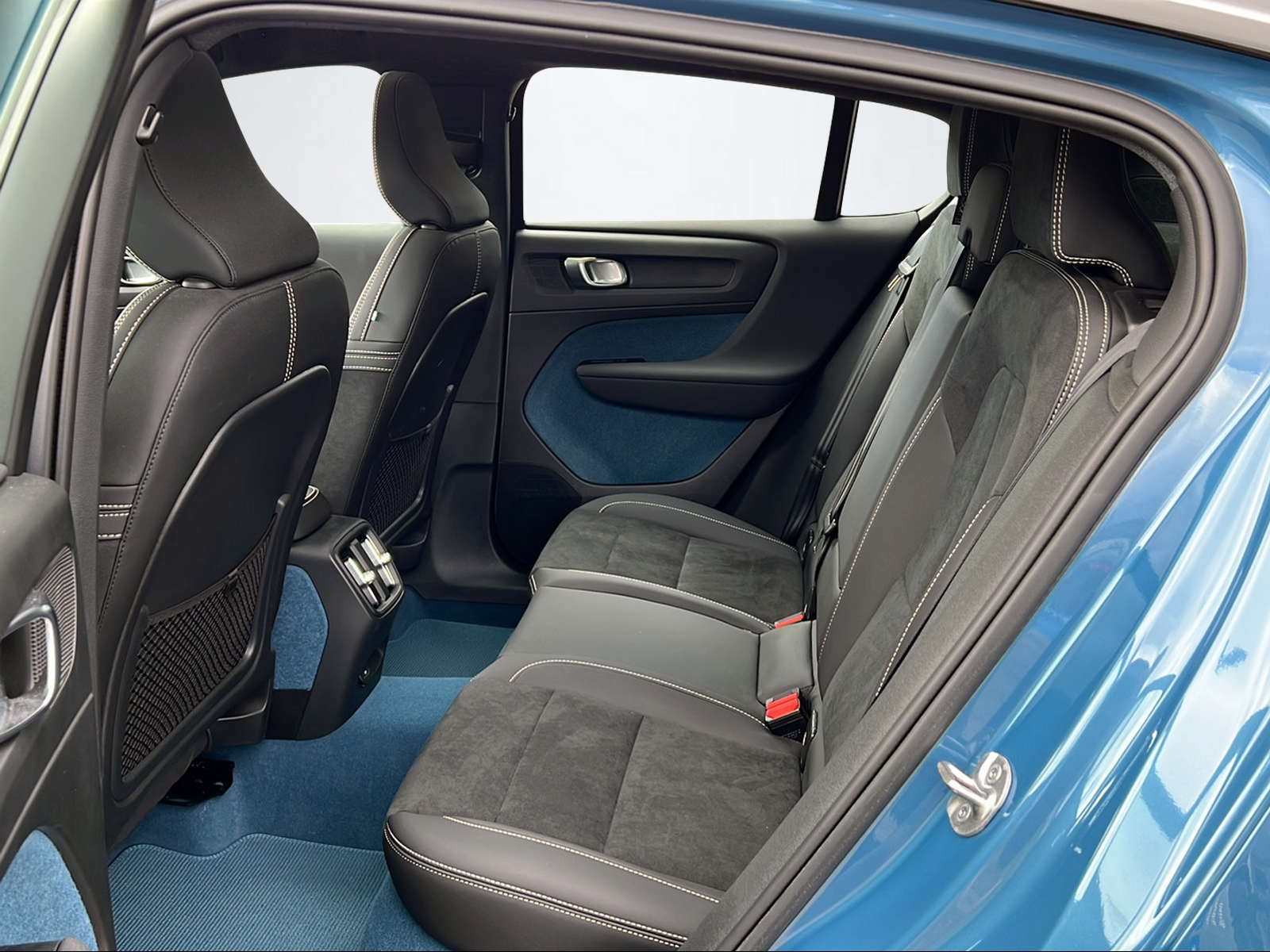 VOLVO C40 P8 Twin Recharge Ultimate AWD-image-10